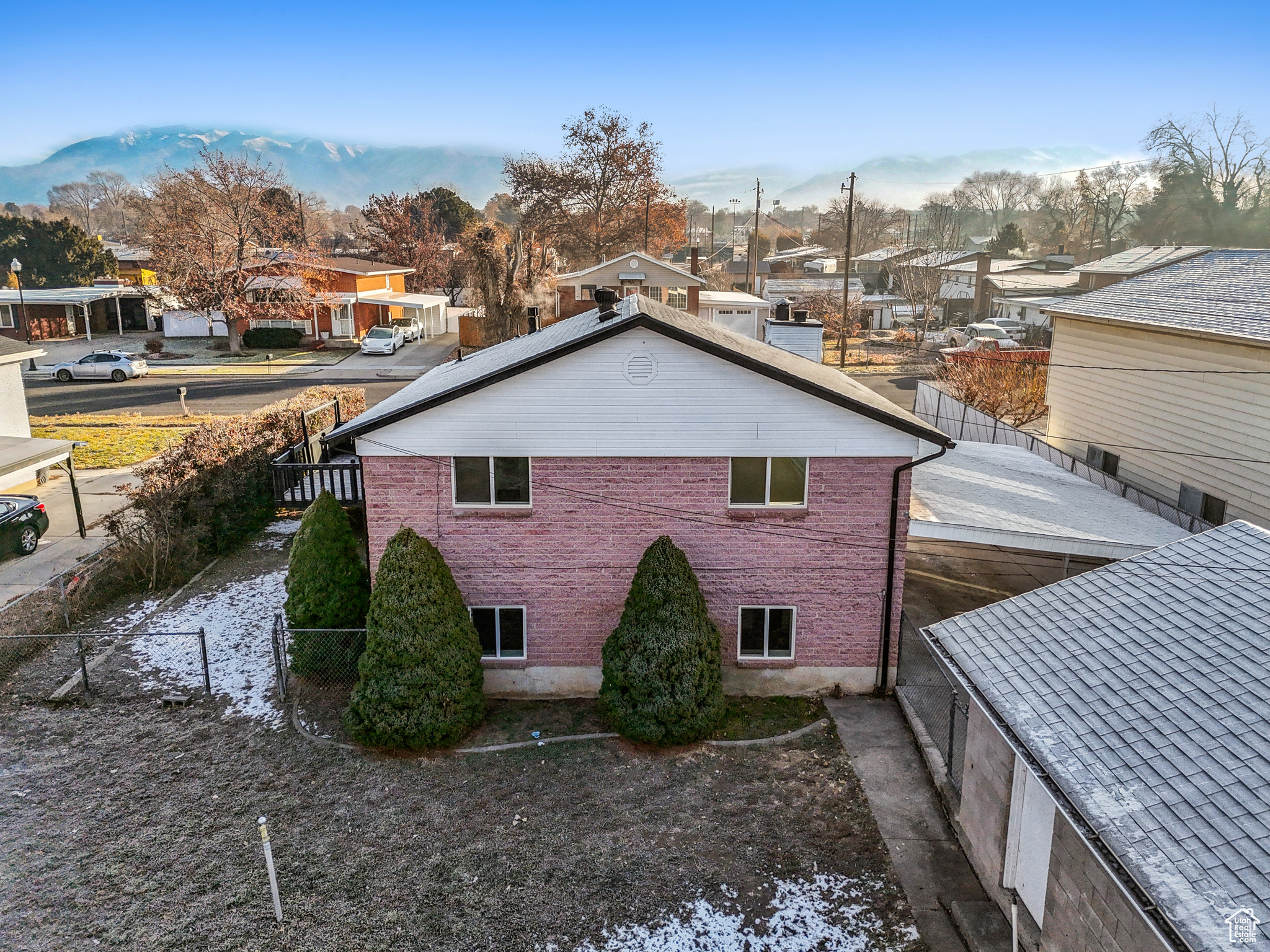 View of home's exterior