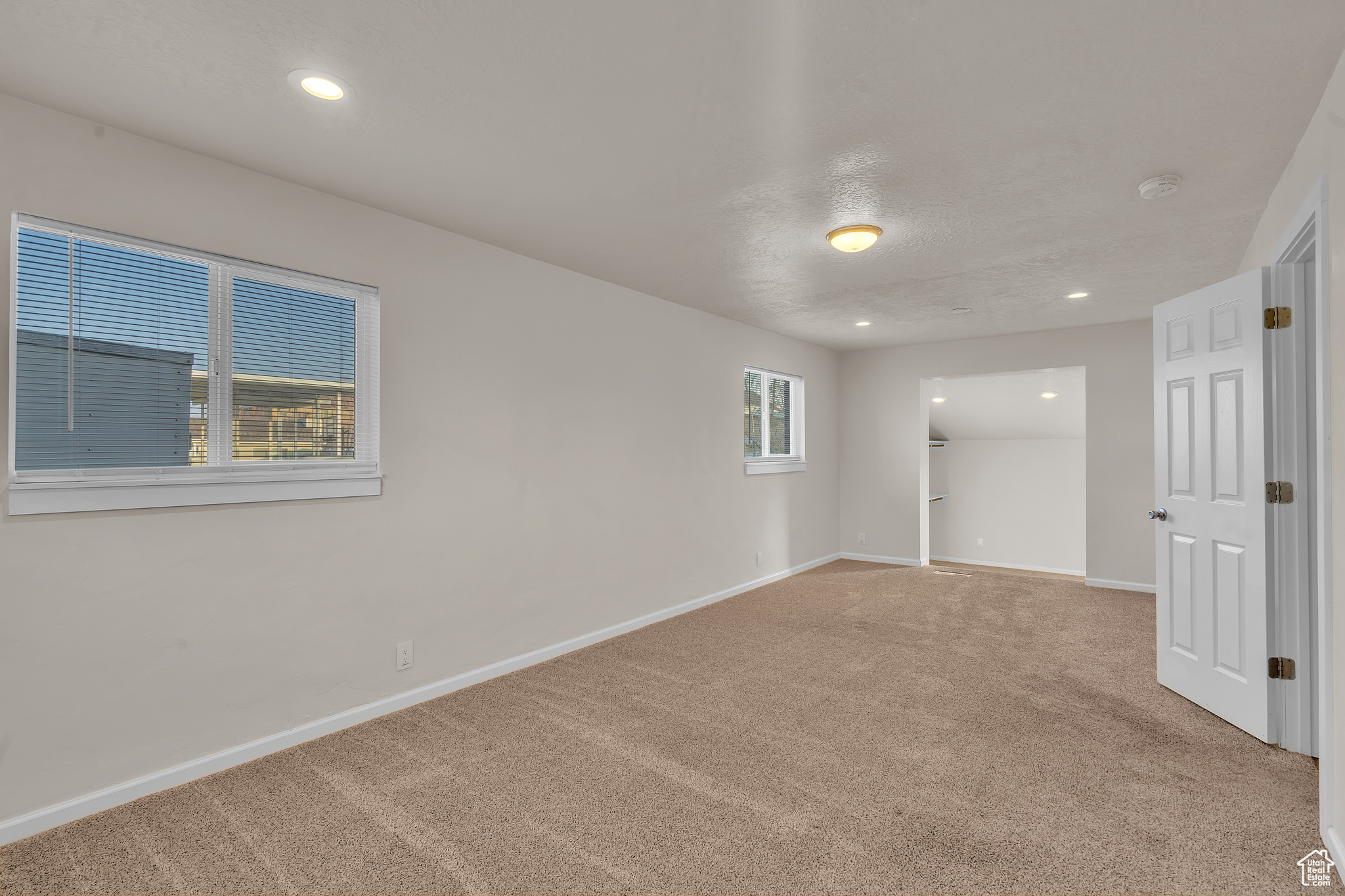 Unfurnished room featuring carpet flooring and a textured ceiling