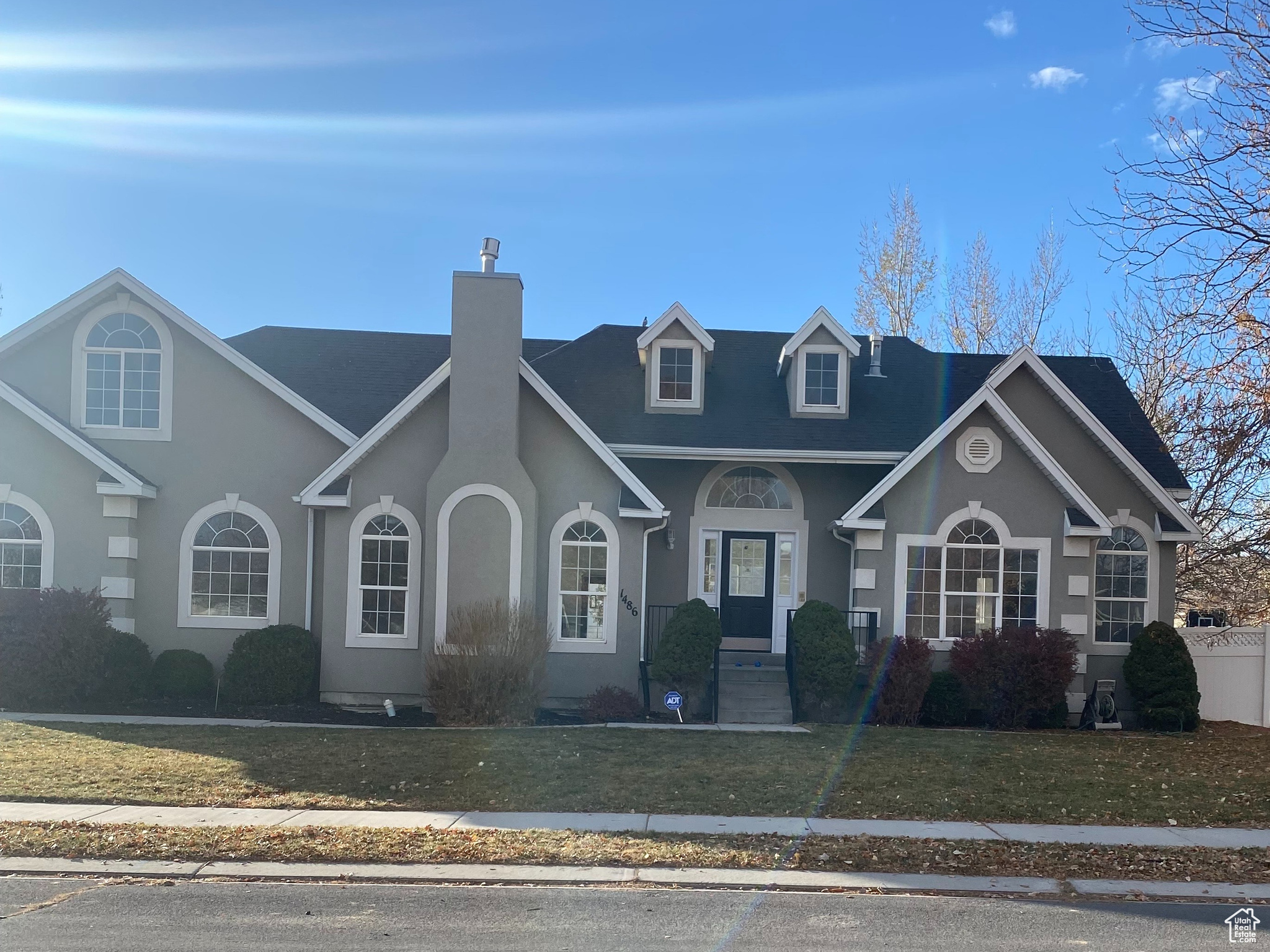 View of front facade with a front lawn