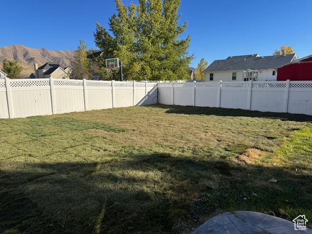 View of yard featuring a mountain view