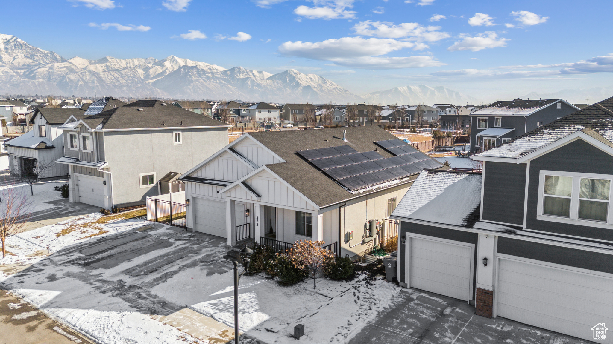 Snowy aerial view featuring a mountain view