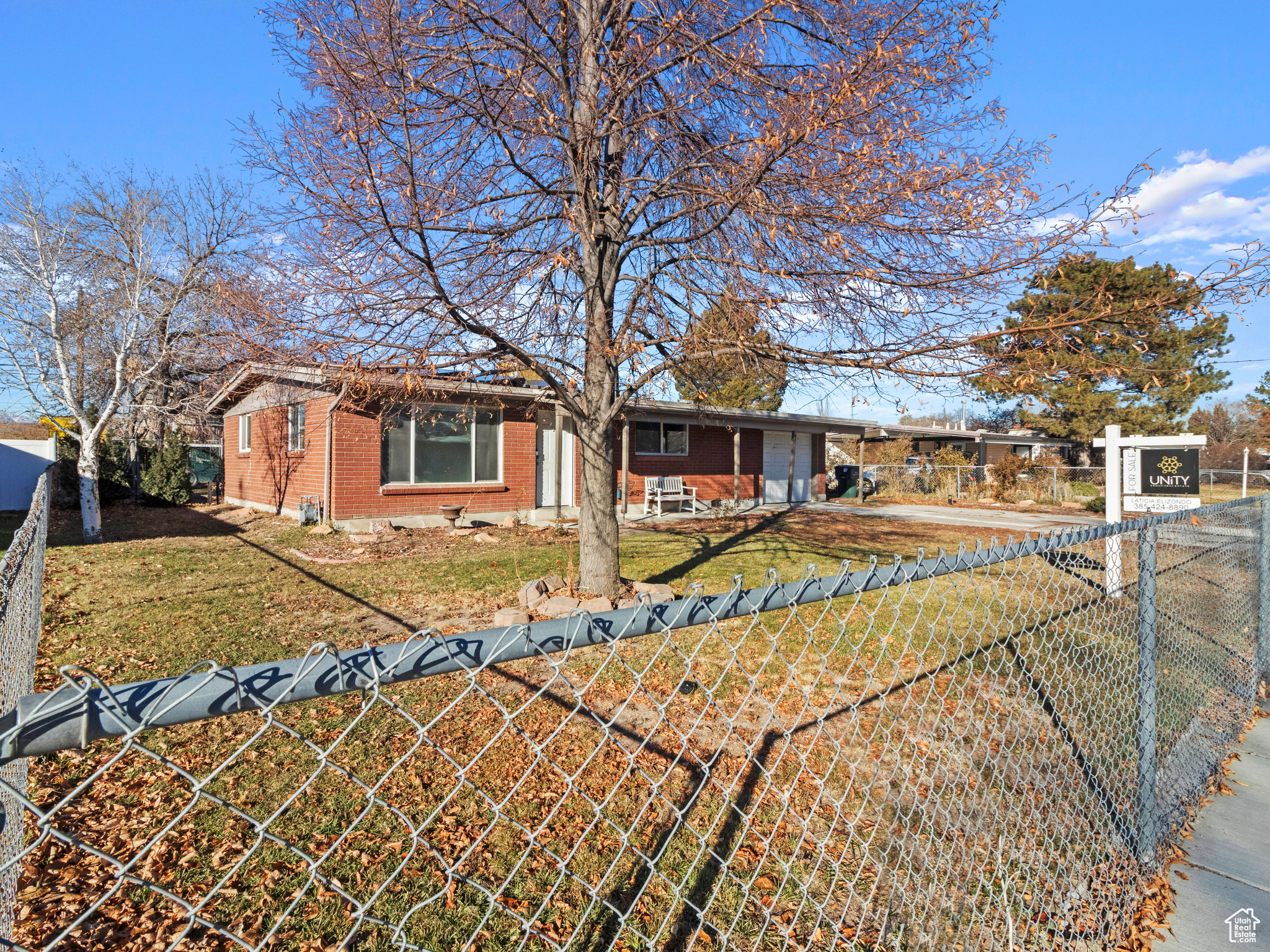 Ranch-style house featuring a front yard