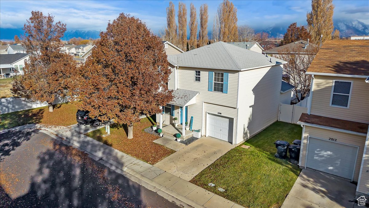 View of front of home featuring a front yard