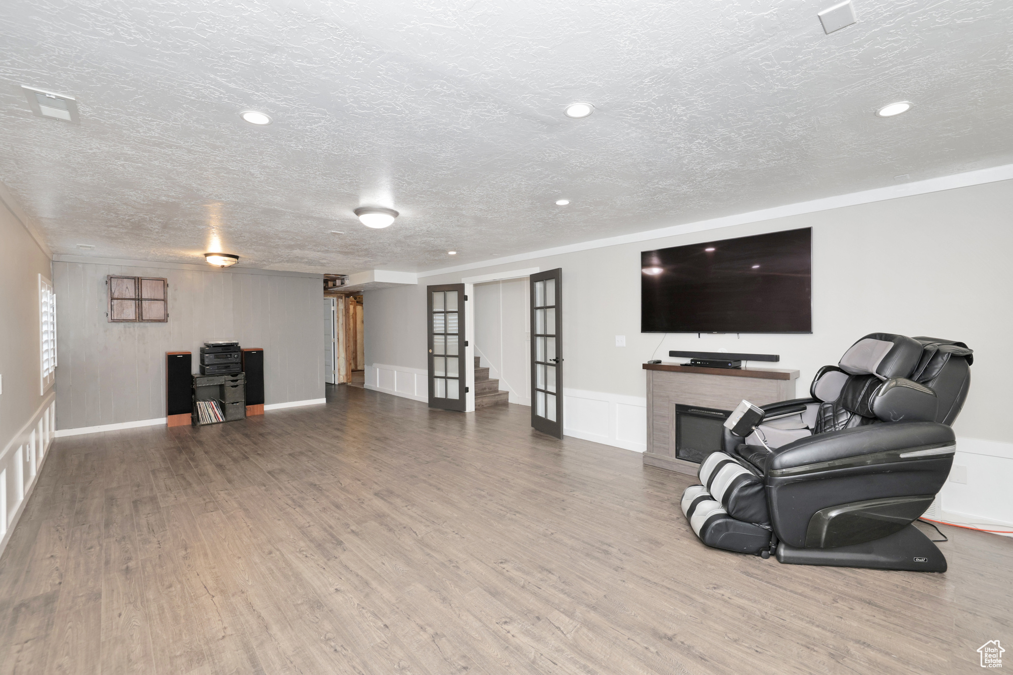 Sitting room featuring hardwood / wood-style flooring and a textured ceiling