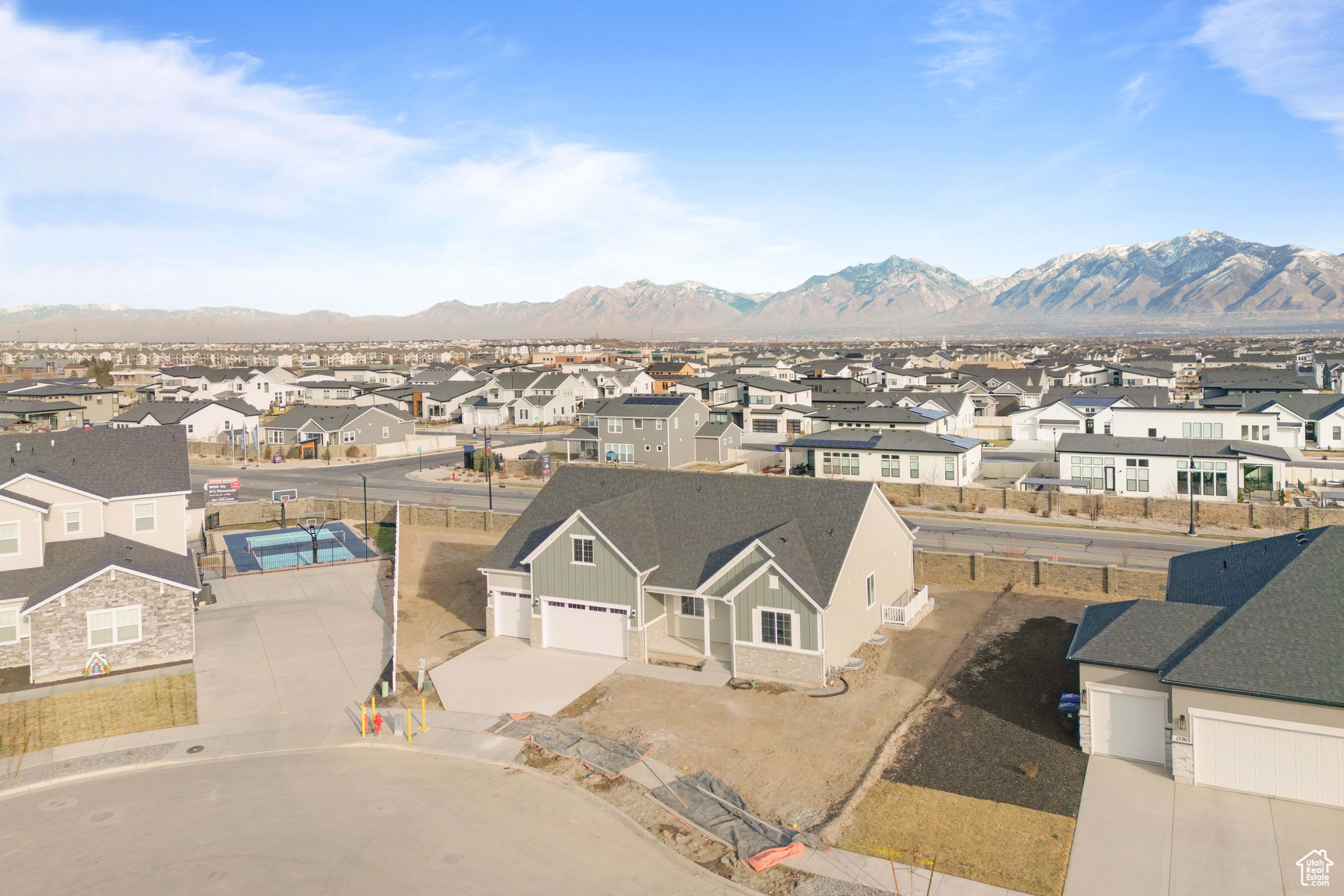 Birds eye view of property with a mountain view