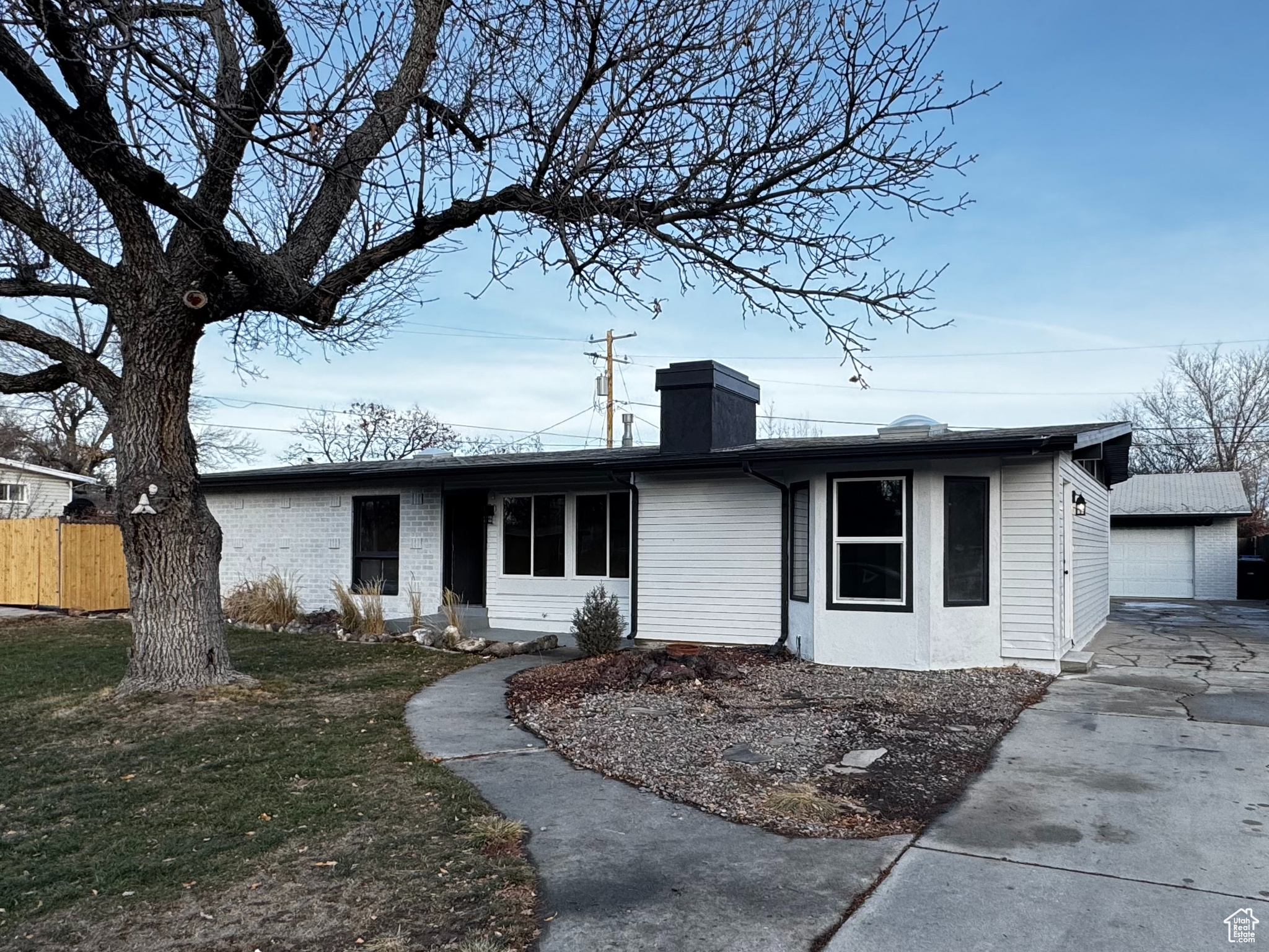 Ranch-style house with a front lawn