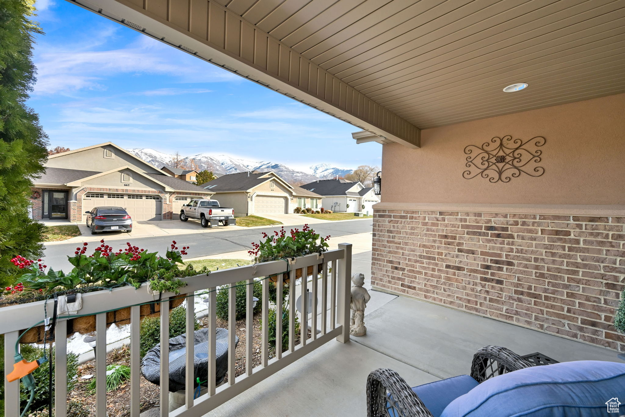 Balcony with a mountain view and covered porch