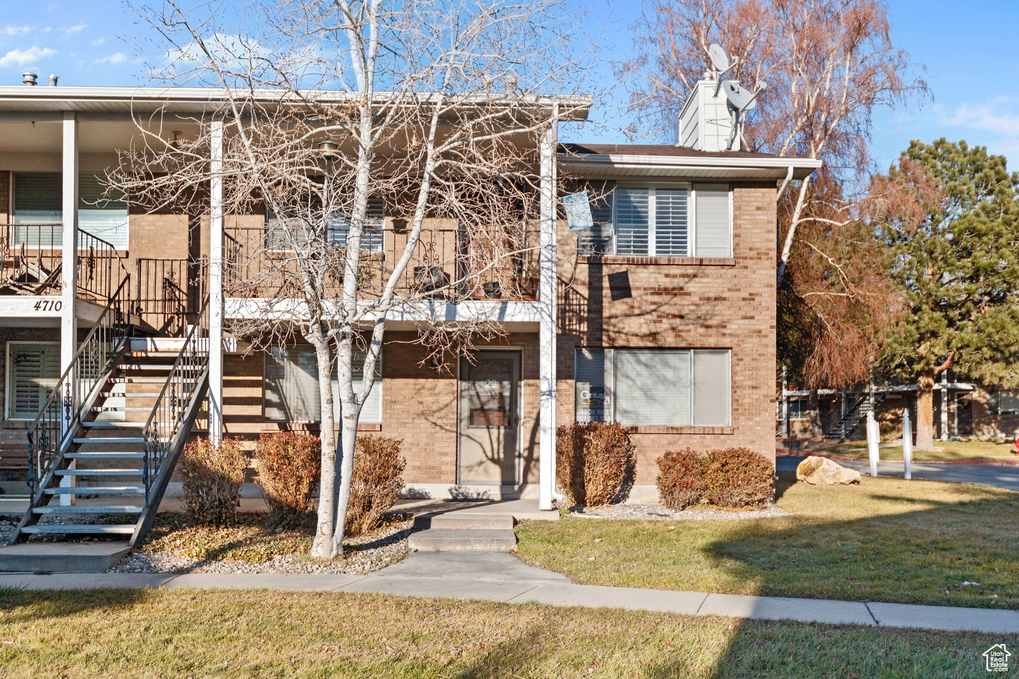 View of front of house with a front lawn