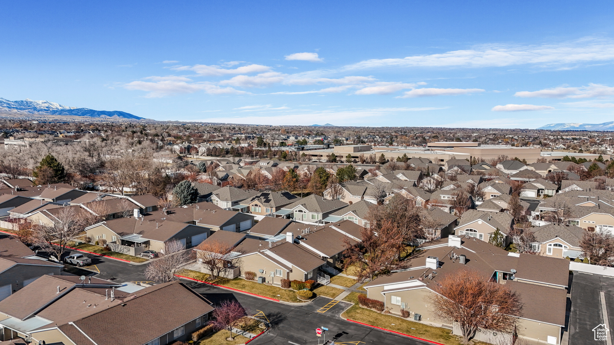 Drone / aerial view featuring a mountain view