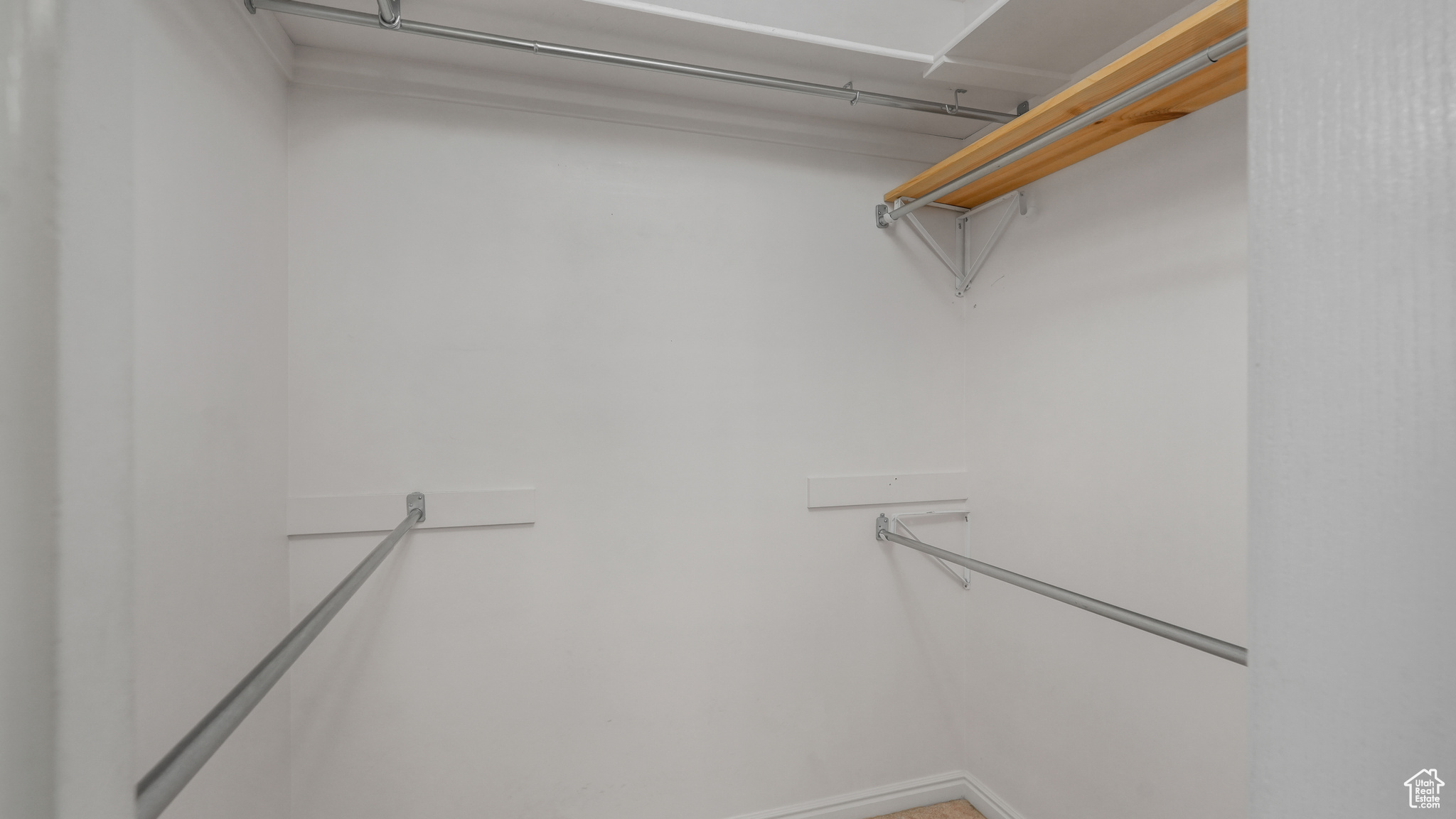 MASTER WALK-IN CLOSET