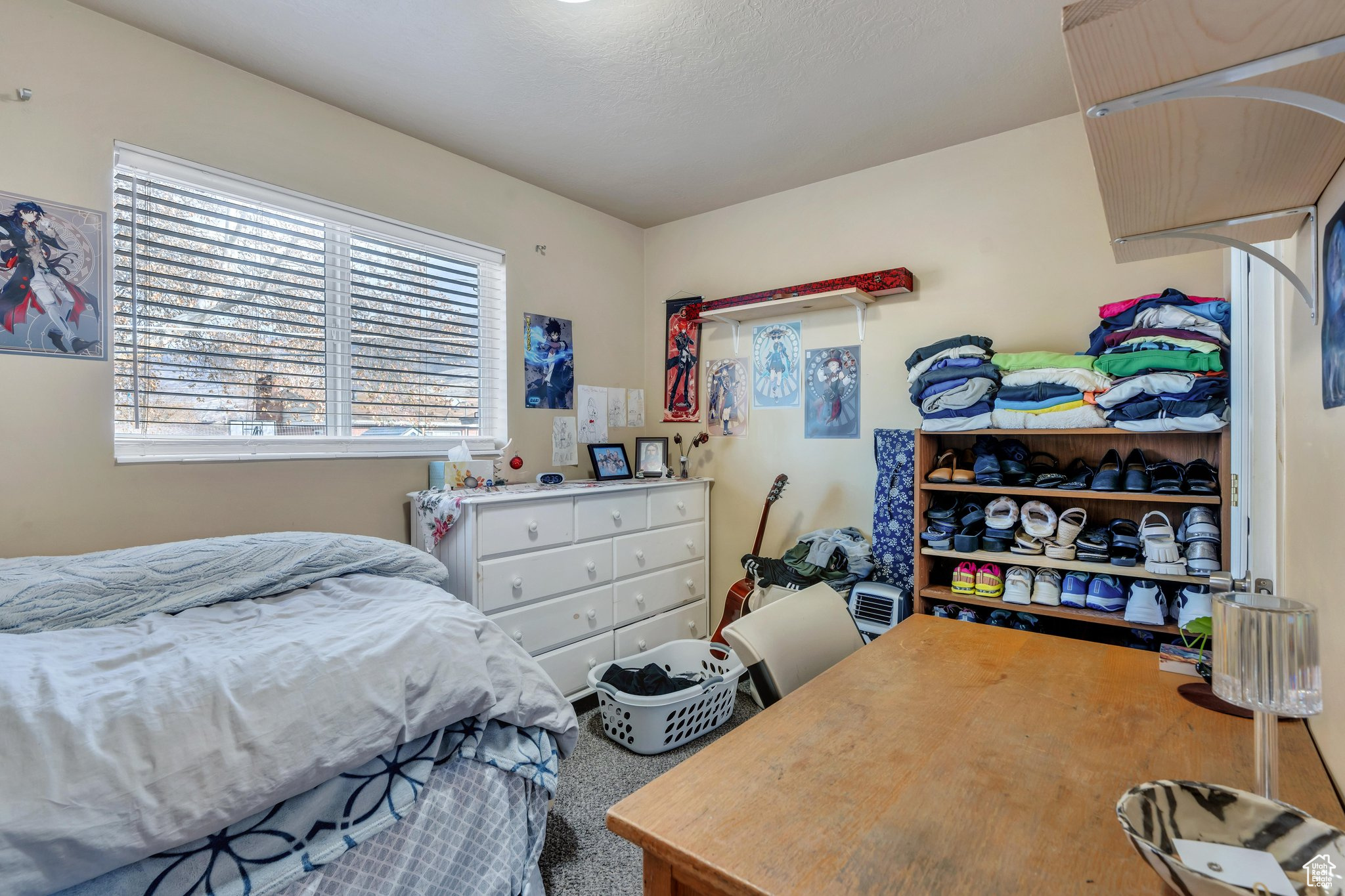 Bedroom with carpet