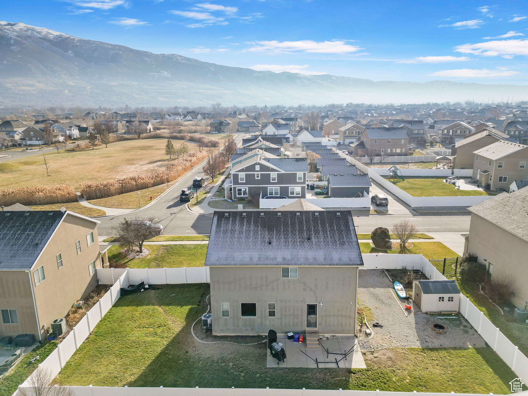 Drone / aerial view featuring a mountain view