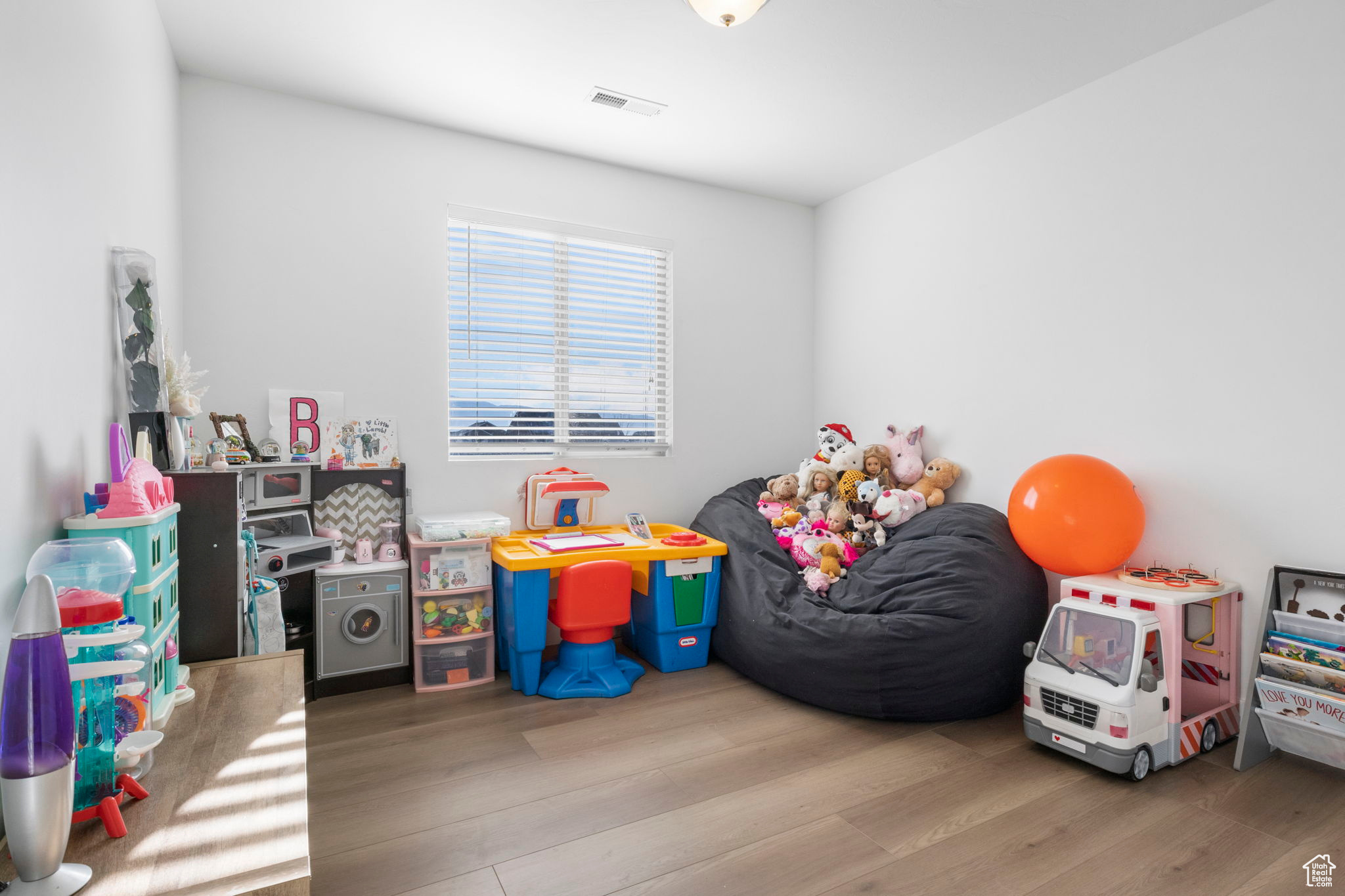 Rec room with light wood-type flooring