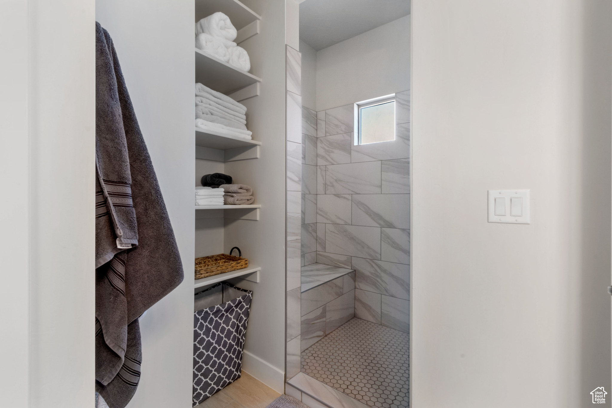 Bathroom featuring a tile shower