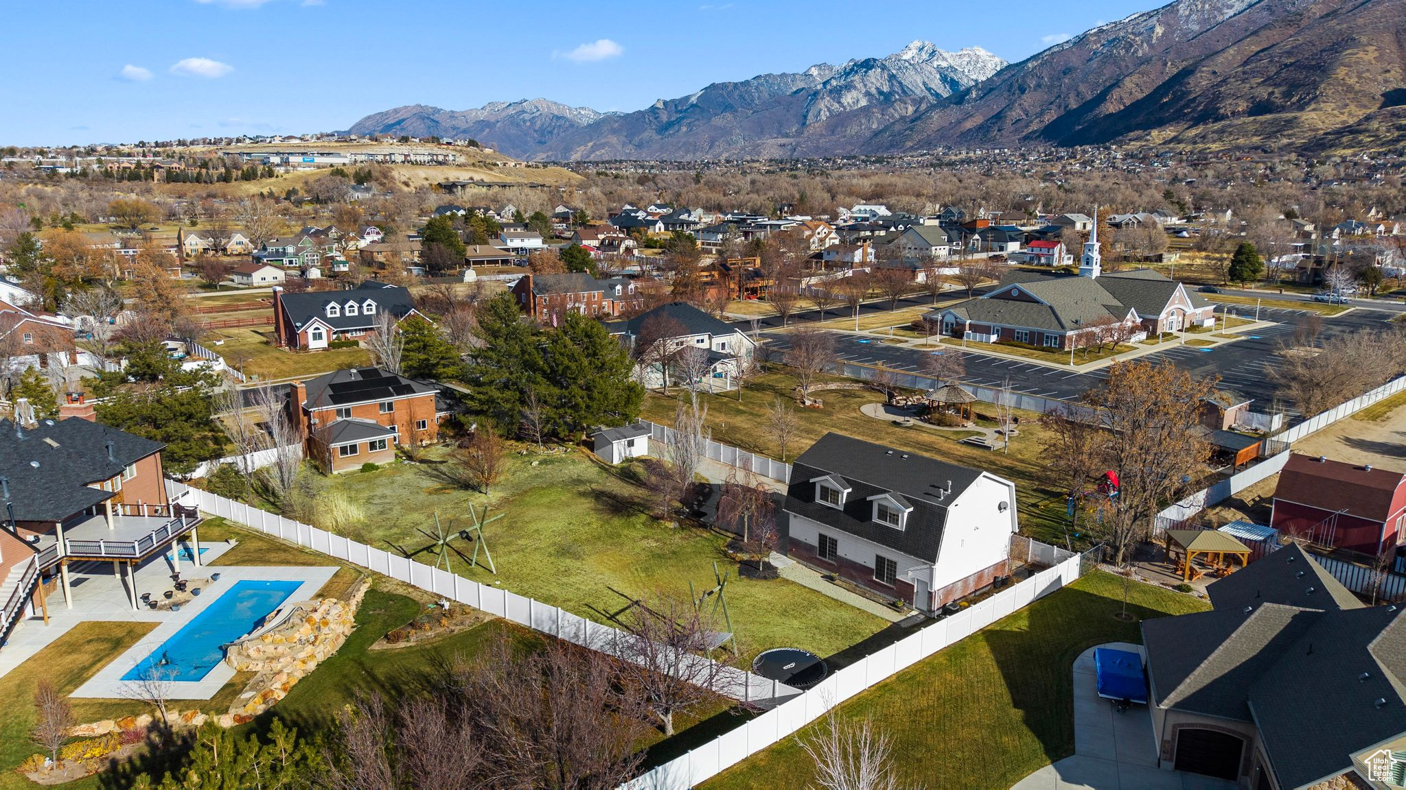 Drone / aerial view featuring a mountain view