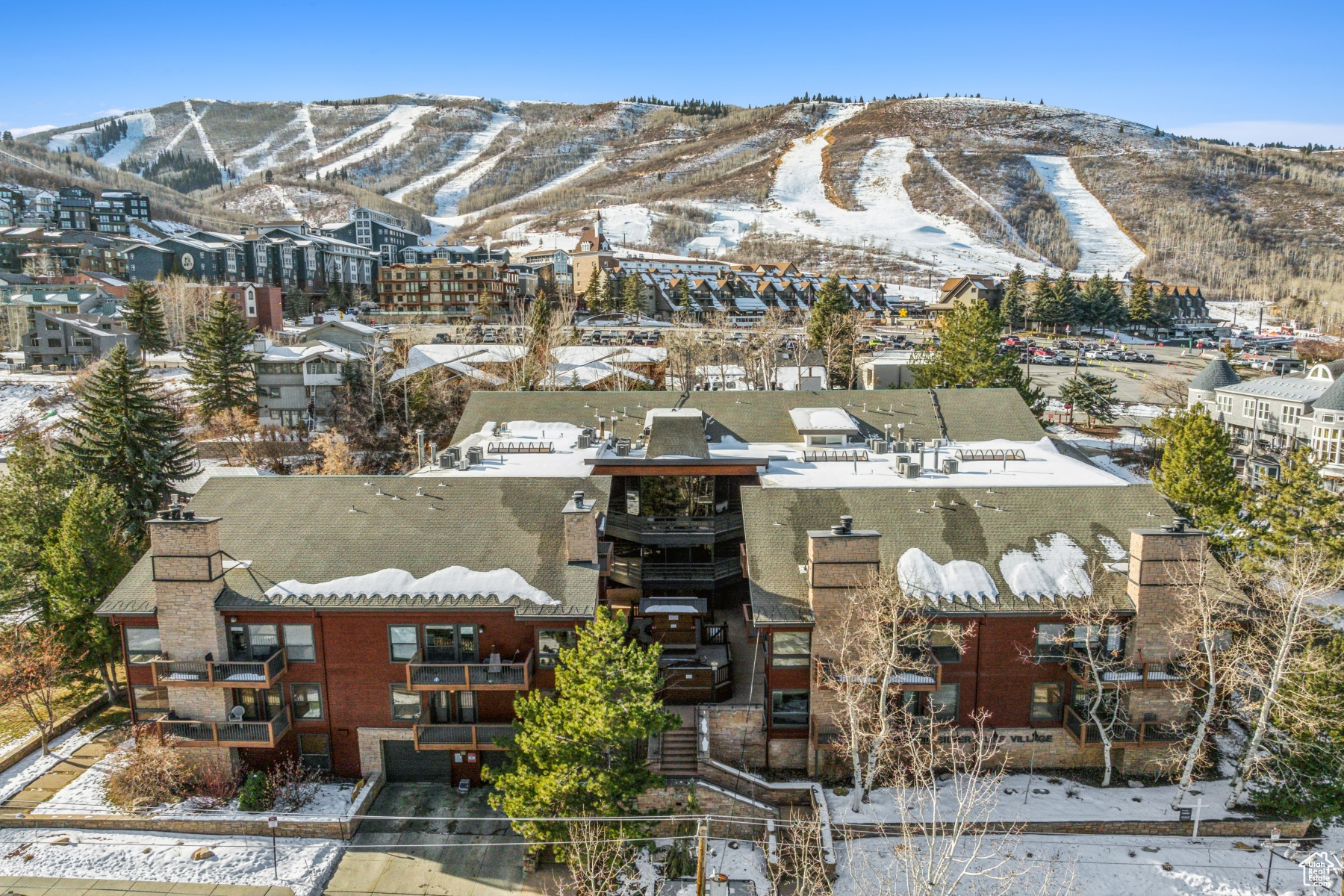 Snowy aerial view with a mountain view