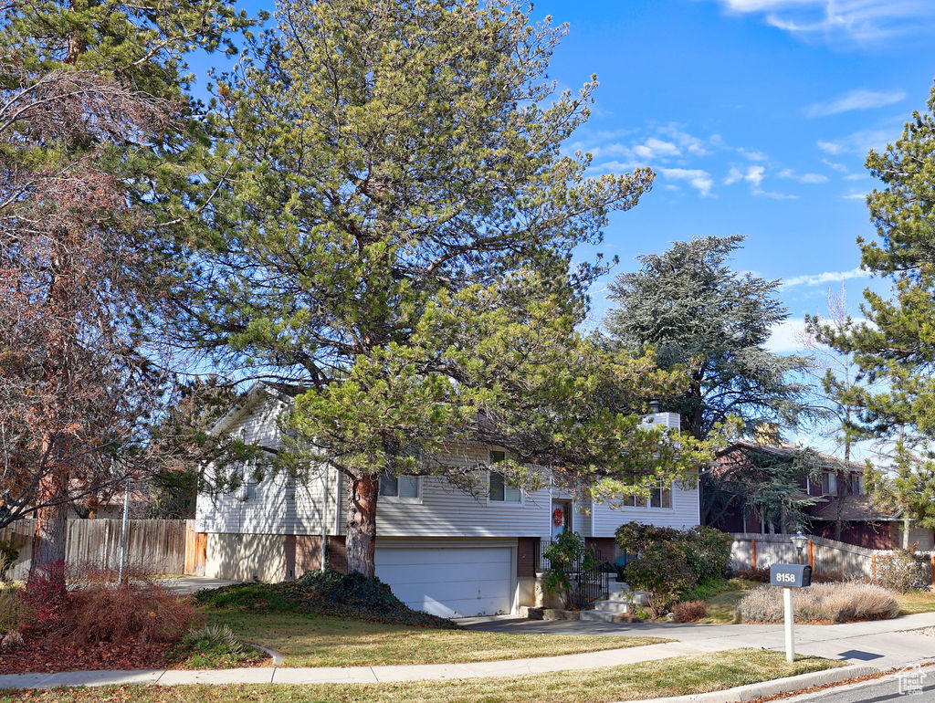 View of front of house featuring a garage