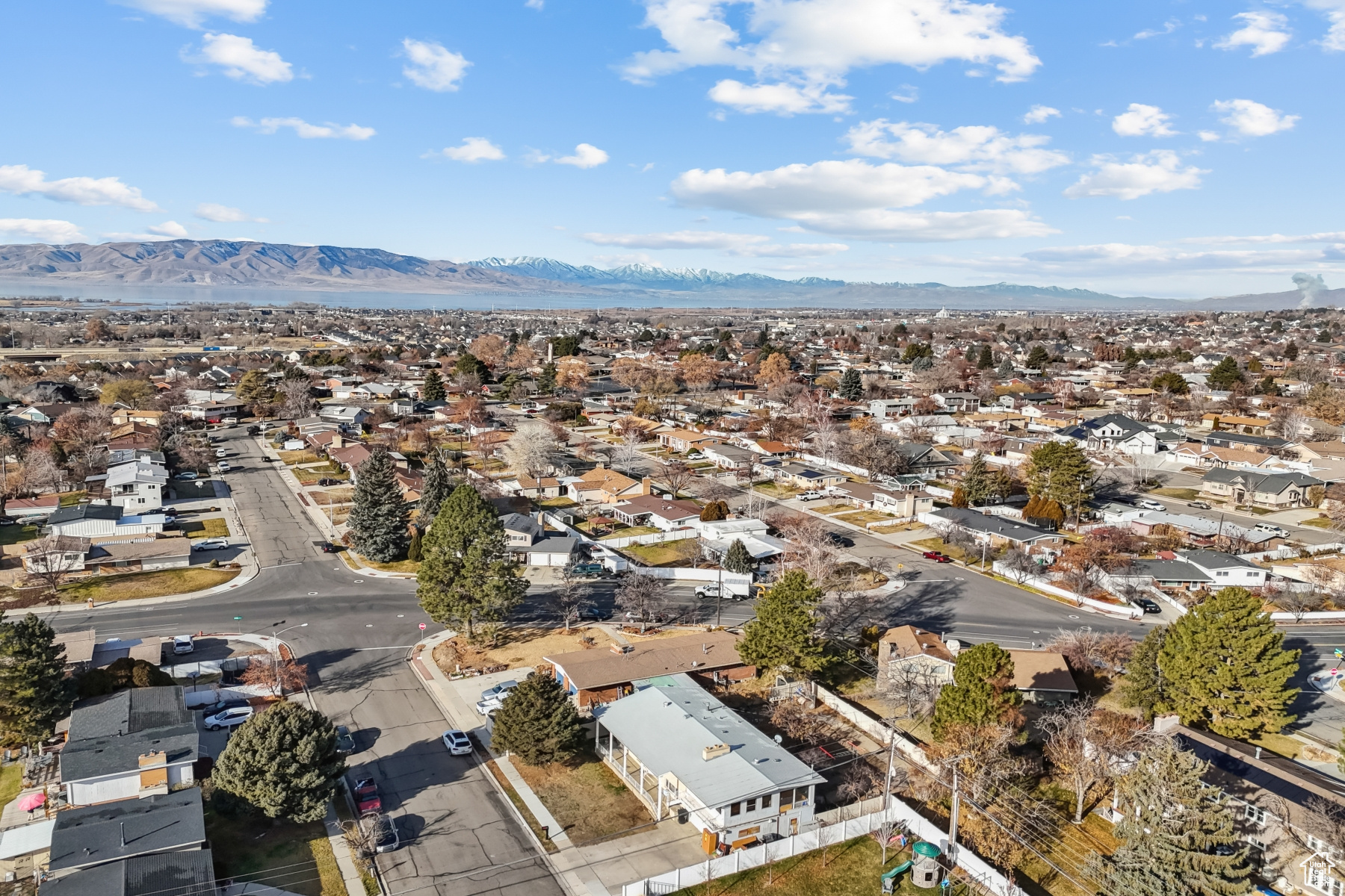 Birds eye view of property with a mountain view