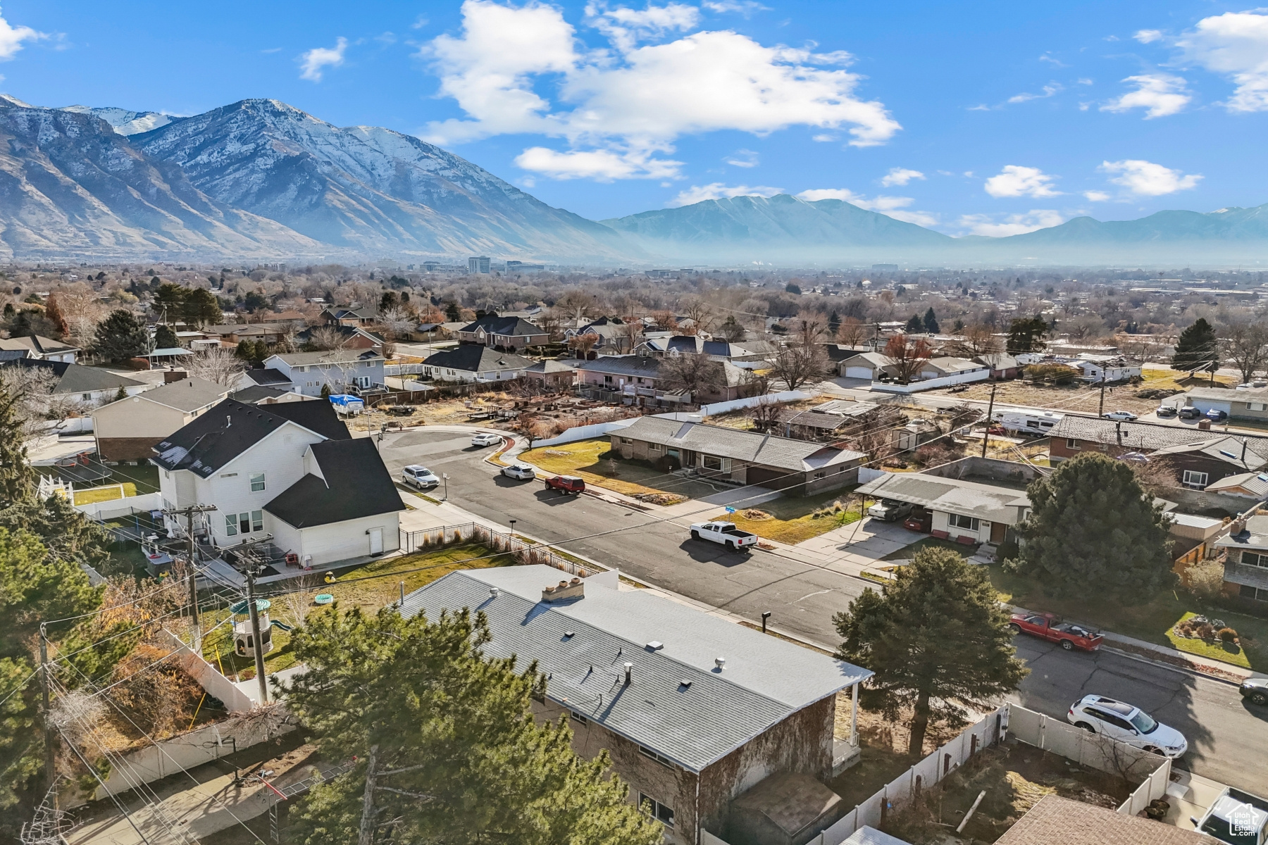 Drone / aerial view featuring a mountain view