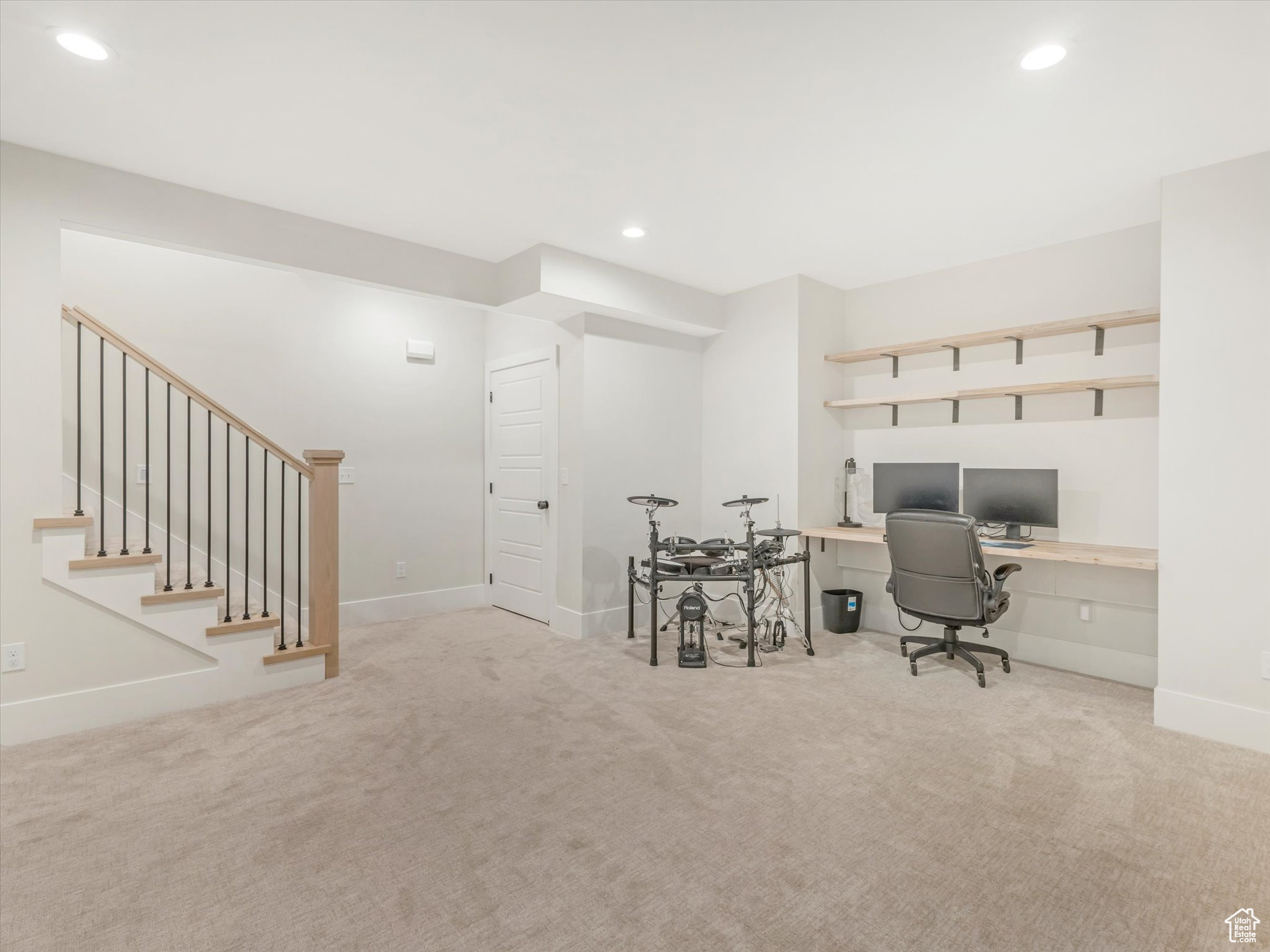 Carpeted home office with built in desk