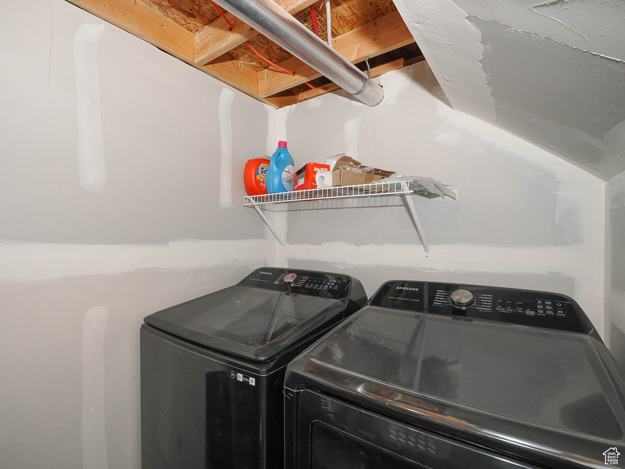 Clothes washing area featuring independent washer and dryer