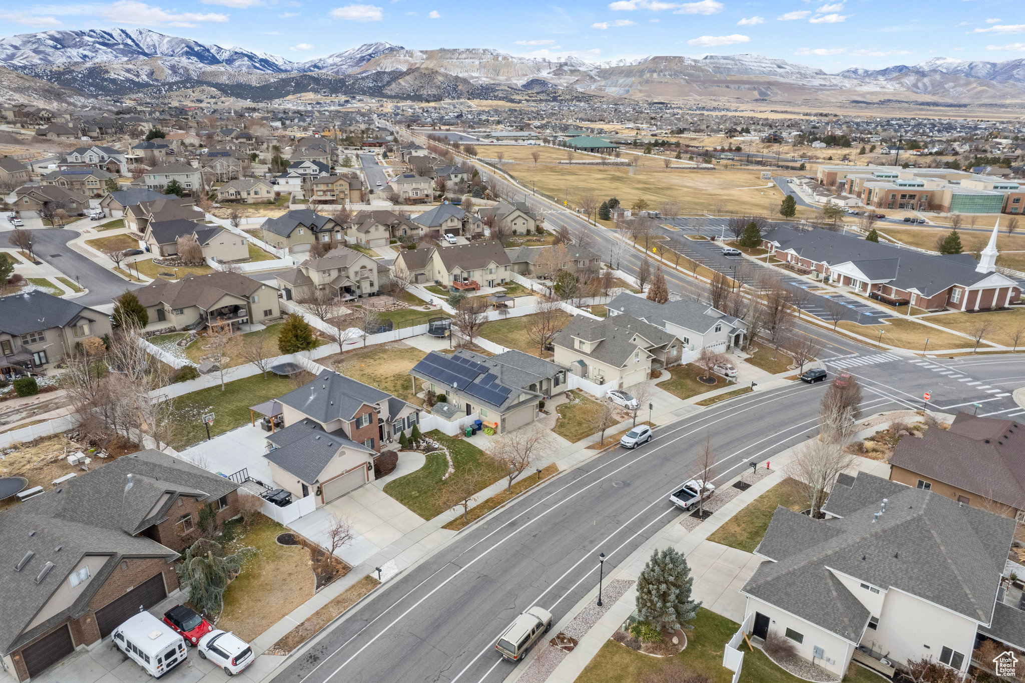 Birds eye view of property featuring a mountain view