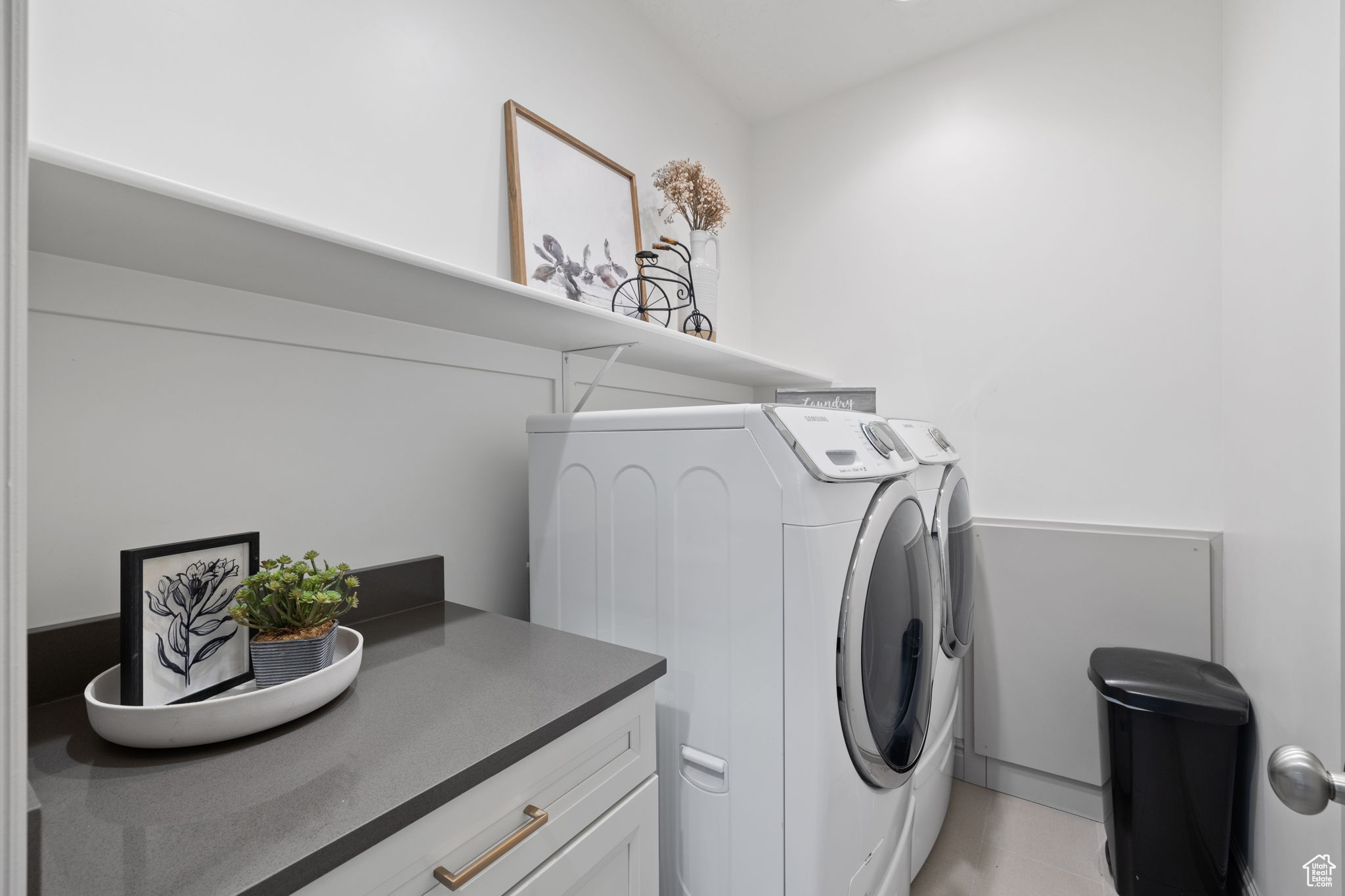 Clothes washing area featuring independent washer and dryer