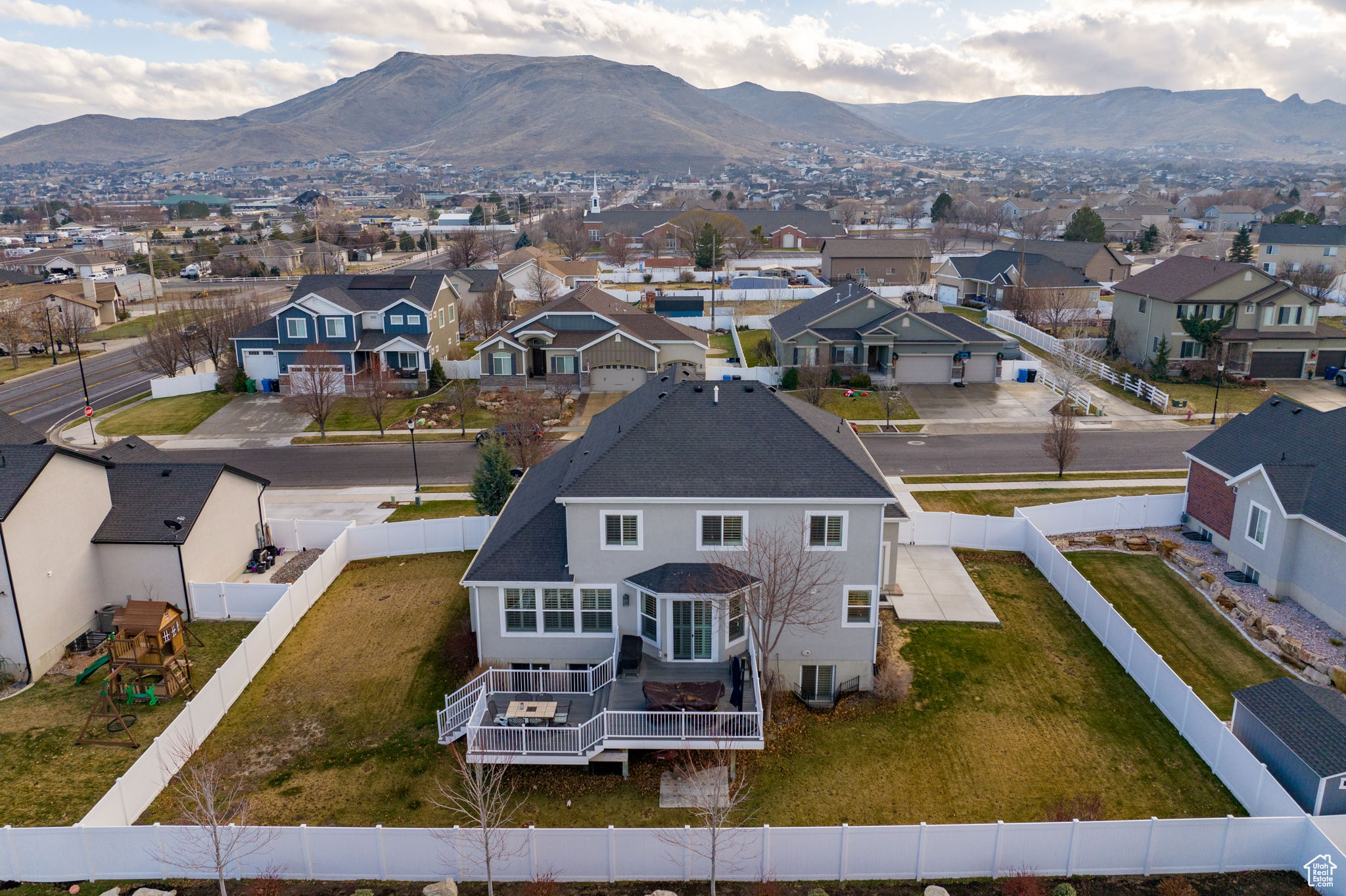 Bird's eye view with a mountain view