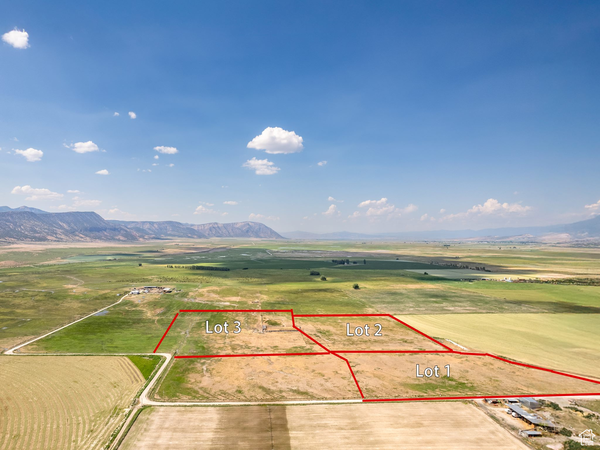 Bird's eye view with a mountain view