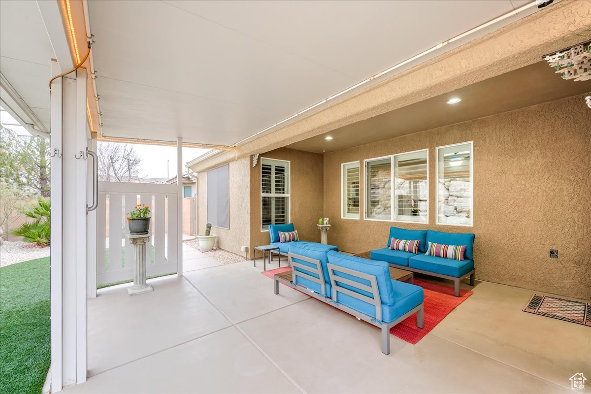 View of patio / terrace featuring outdoor lounge area