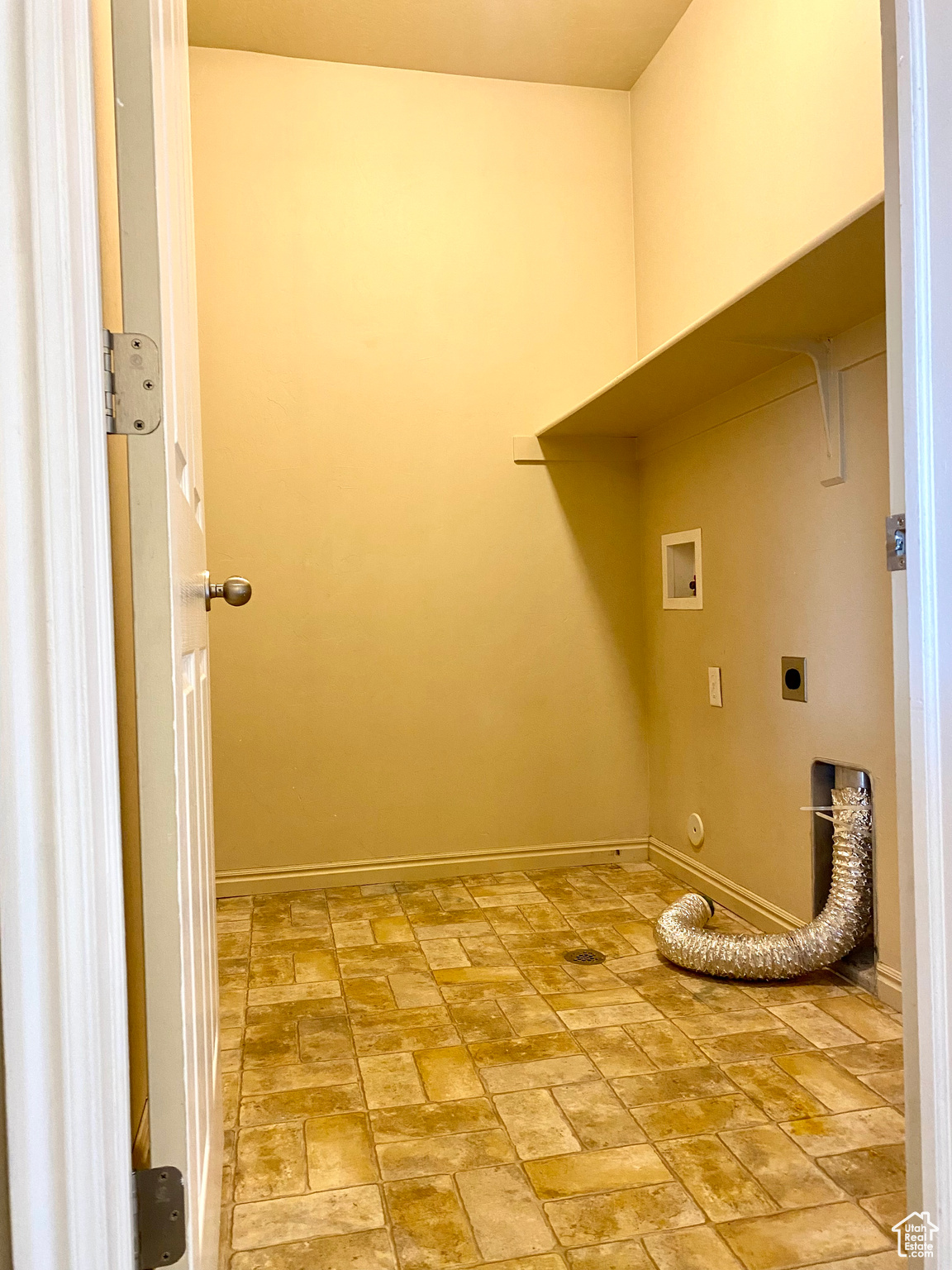 Washroom with electric dryer hookup and hookup for a washing machine