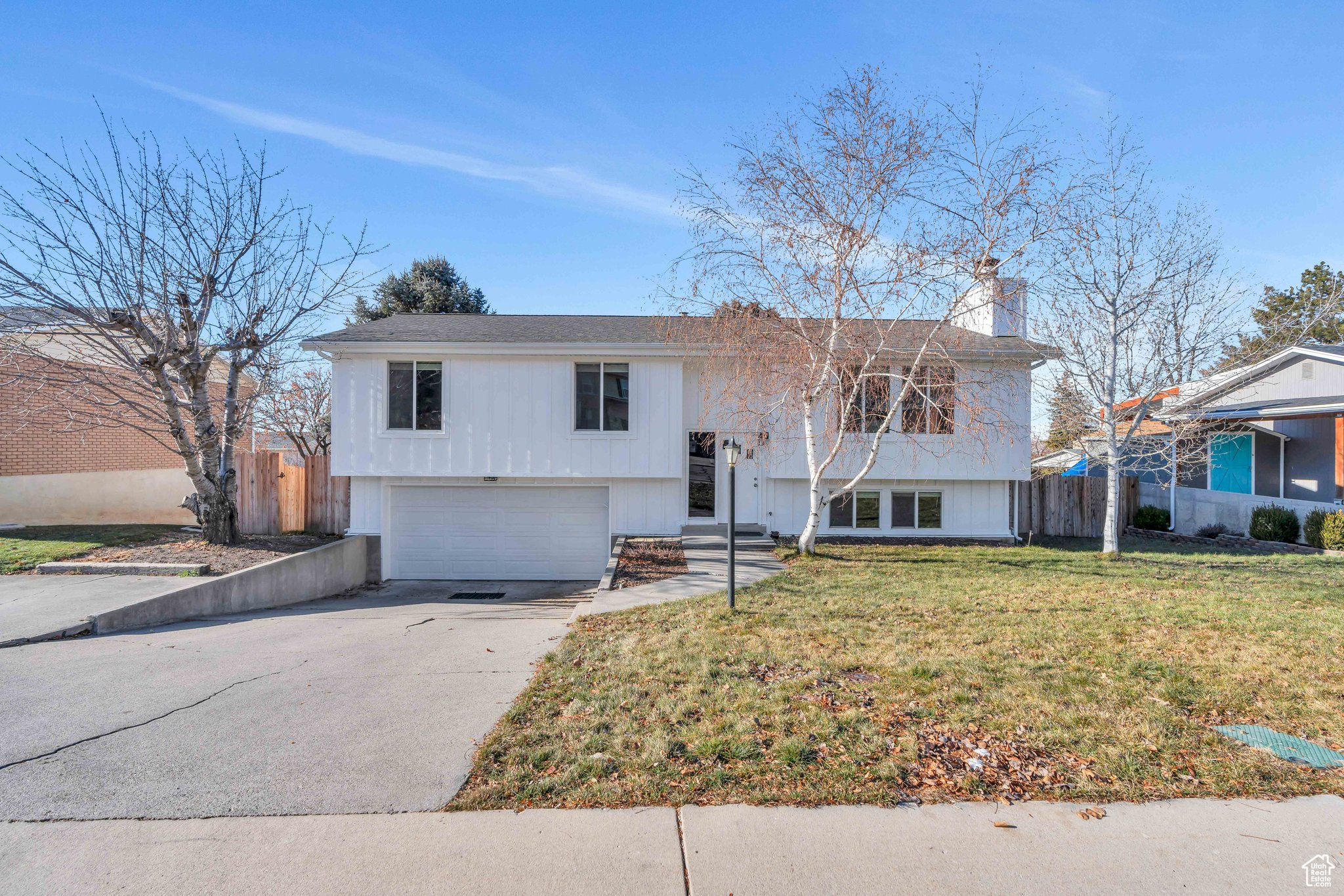 Bi-level home with a front yard and a garage and extra parking