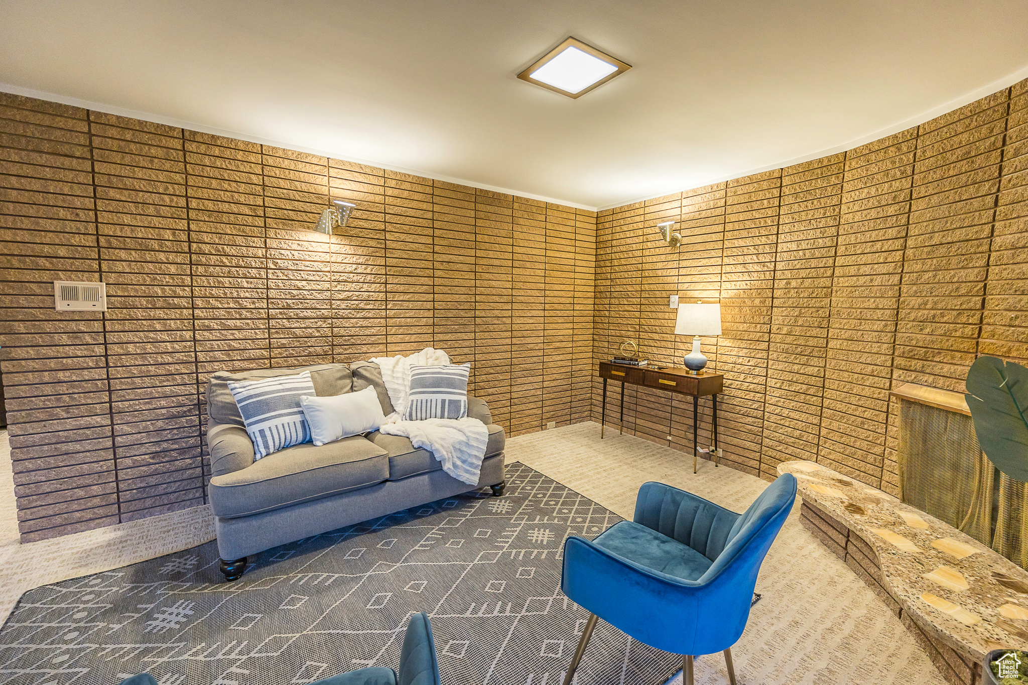 Sitting room featuring crown molding