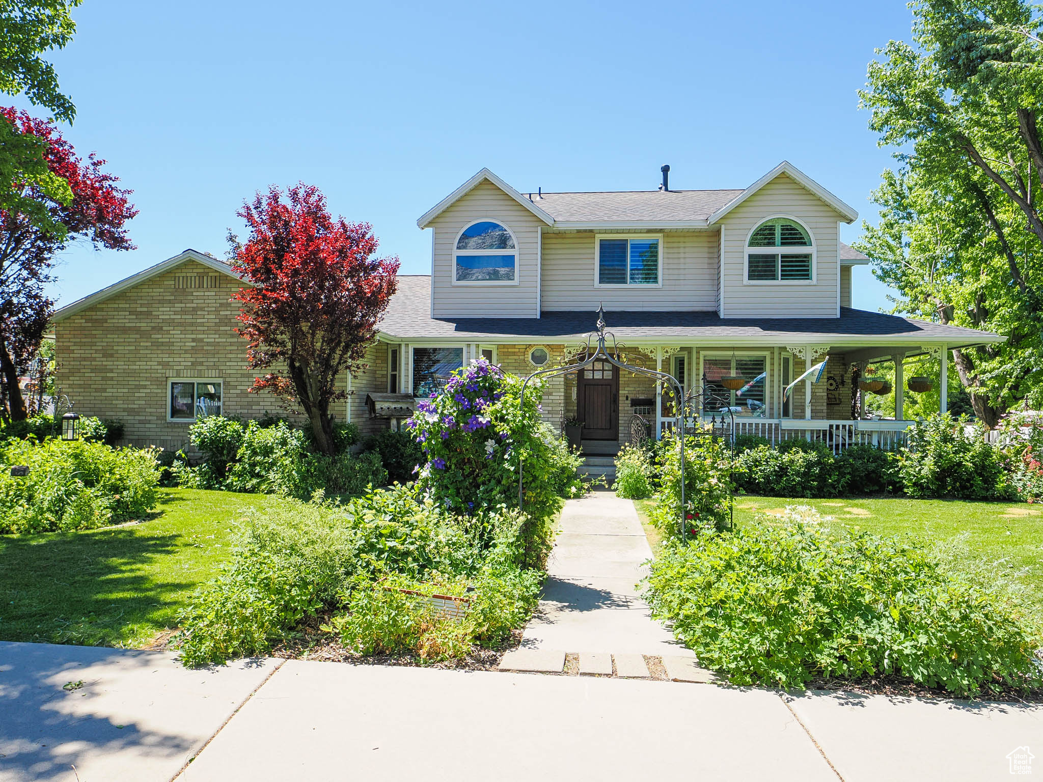 View of front of house featuring a porch and a front lawn