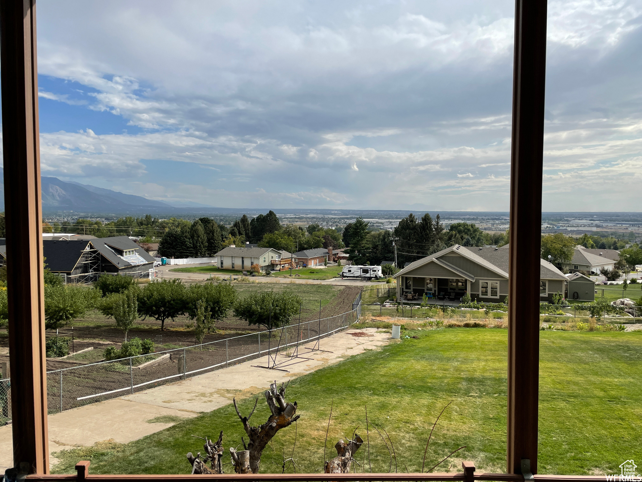 View of yard with a mountain view