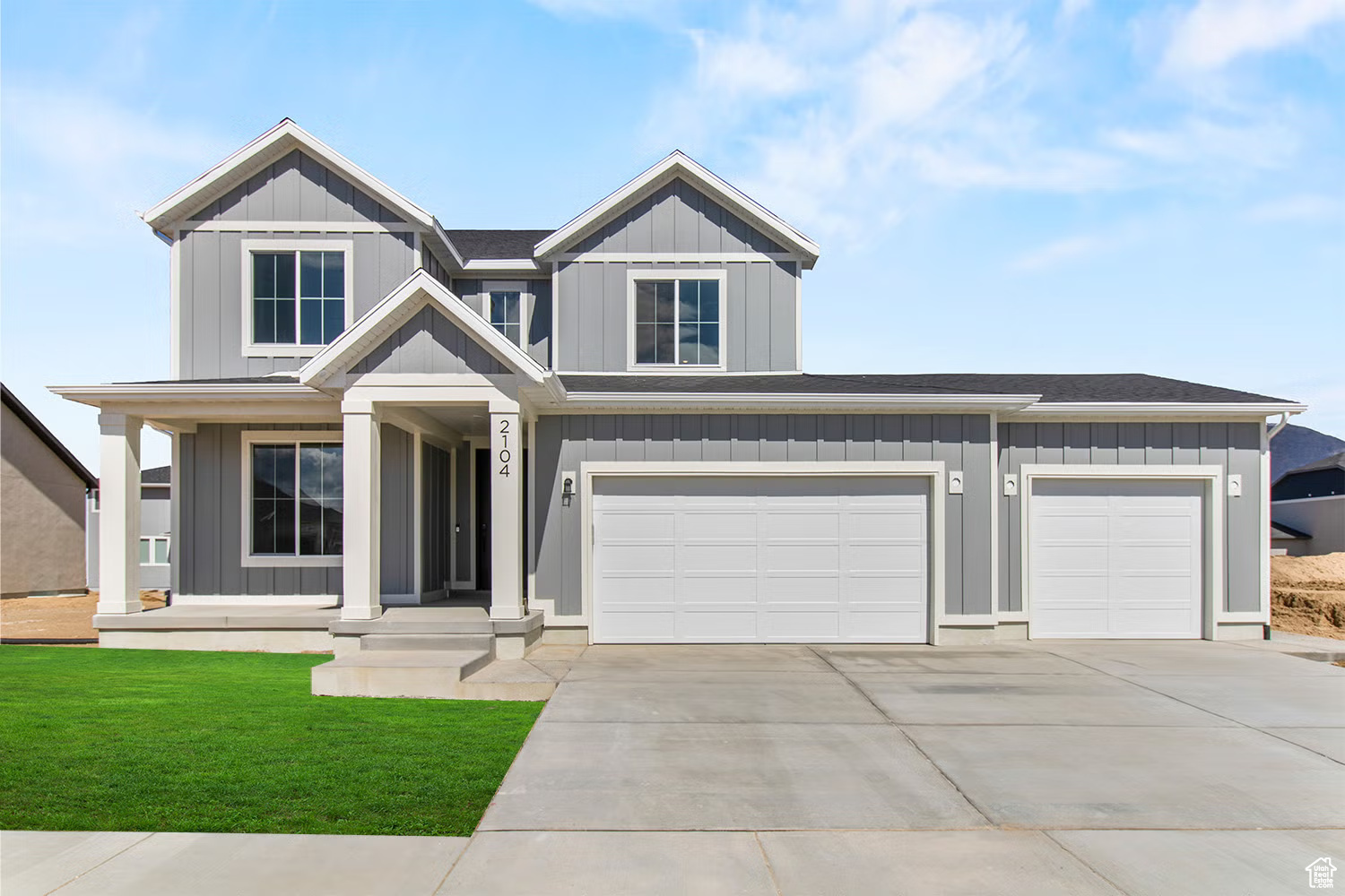 View of front of home featuring a front lawn