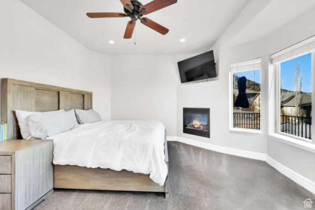 Bedroom with ceiling fan