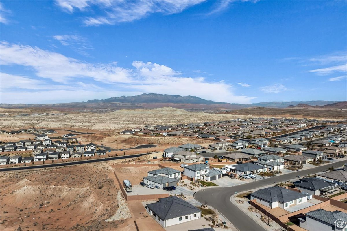 Drone / aerial view featuring a mountain view