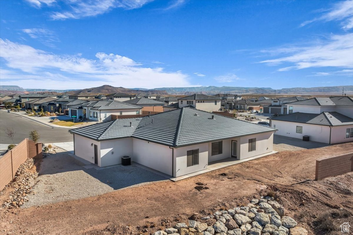 Aerial view with a mountain view