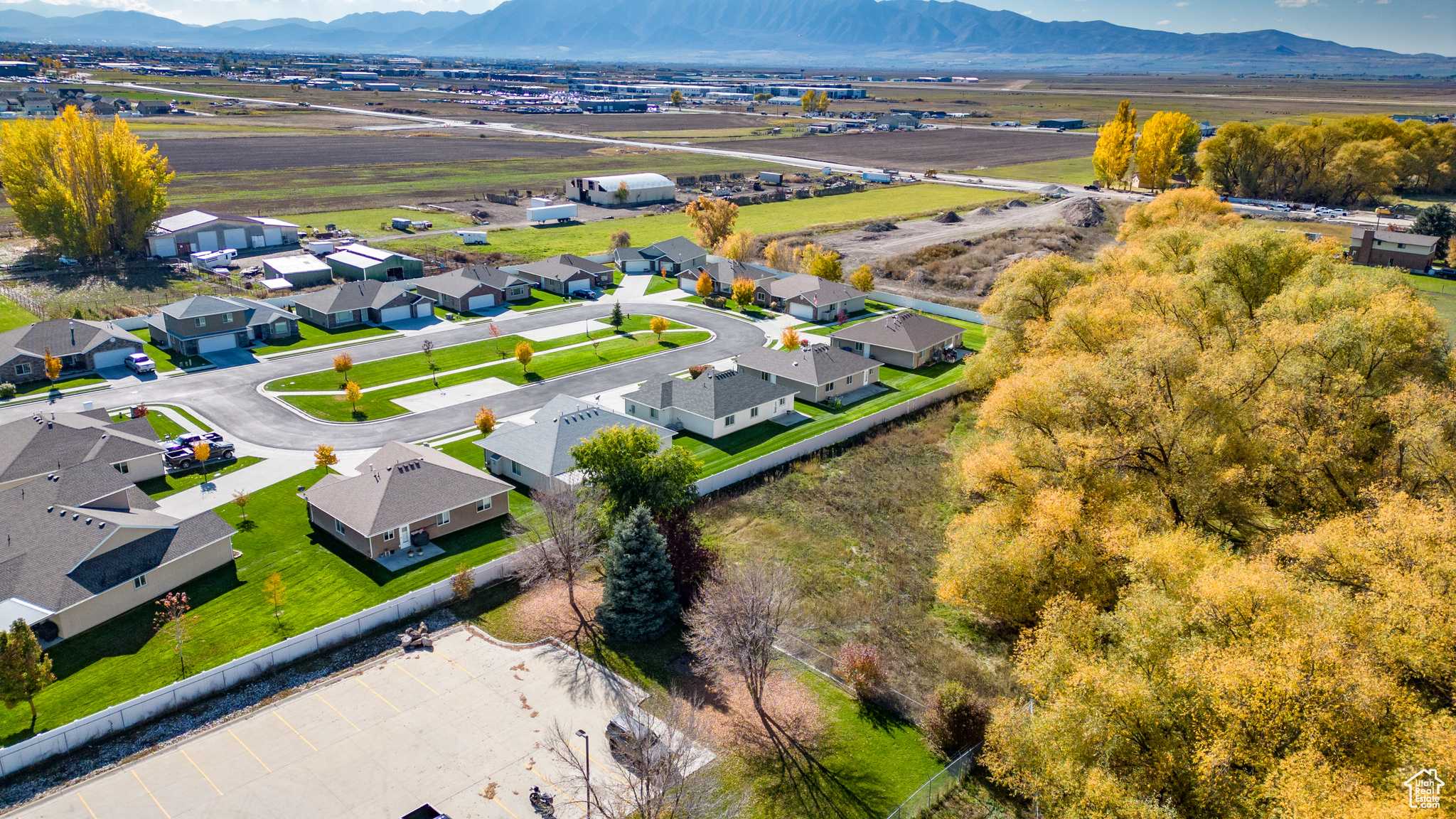 Bird's eye view with a mountain view