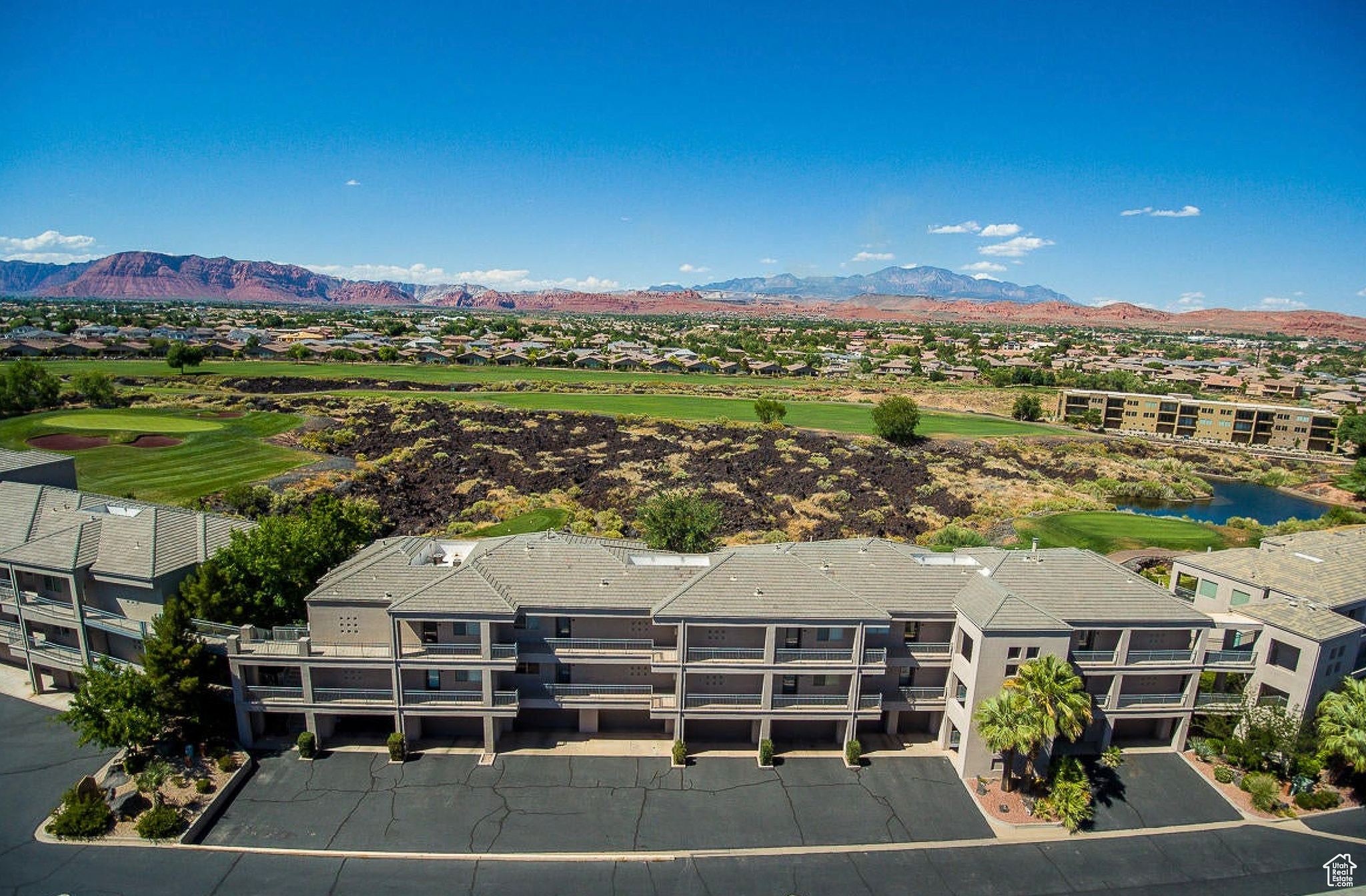 Aerial view with a mountain view