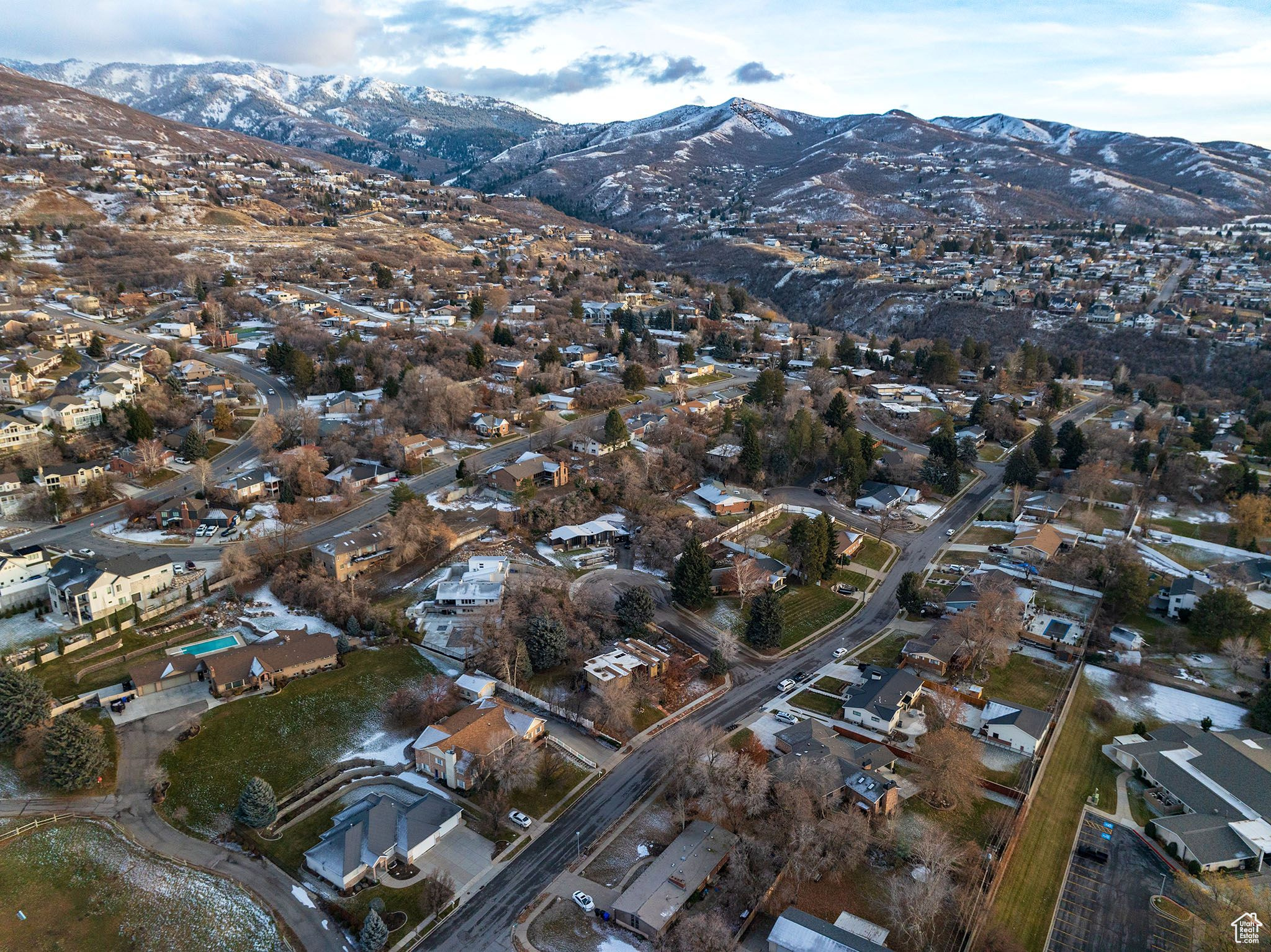 Bird's eye view with a mountain view