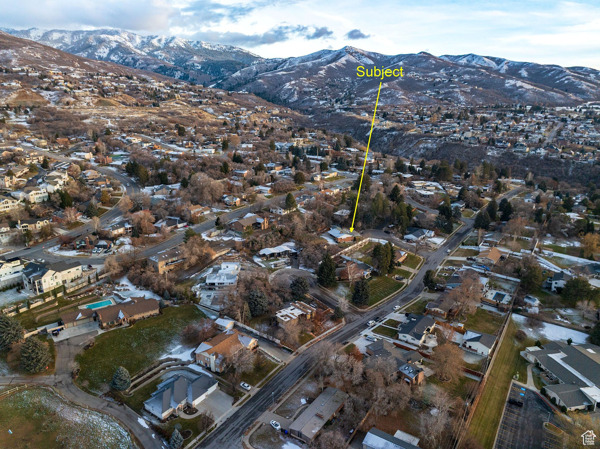 Birds eye view of property with a mountain view