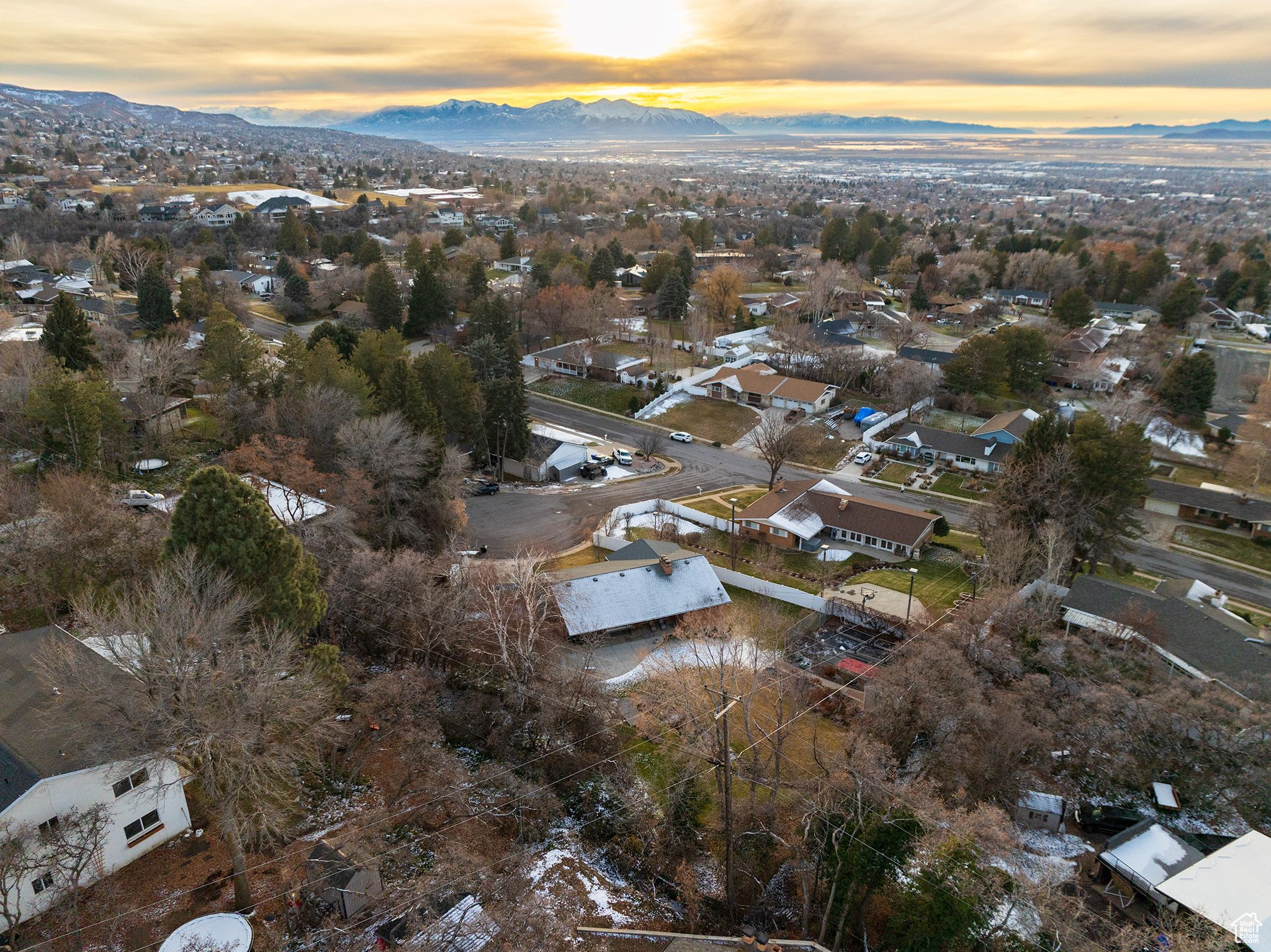 Aerial view at dusk featuring a mountain view