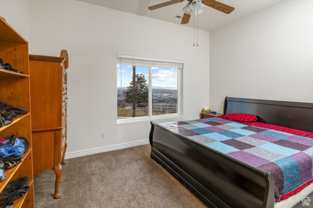 #5 Bedroom featuring ceiling fan .