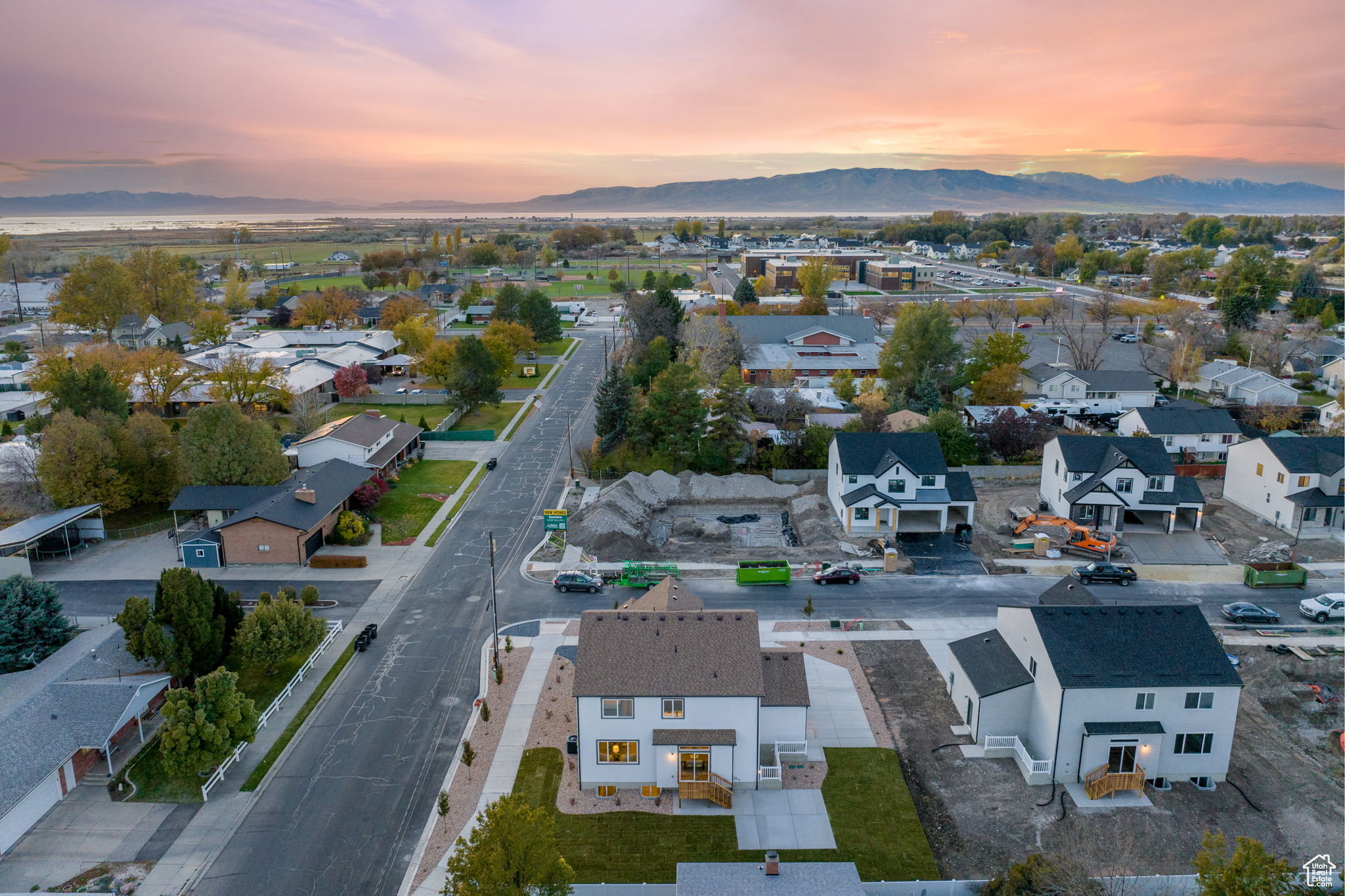 Aerial view at dusk featuring a mountain view