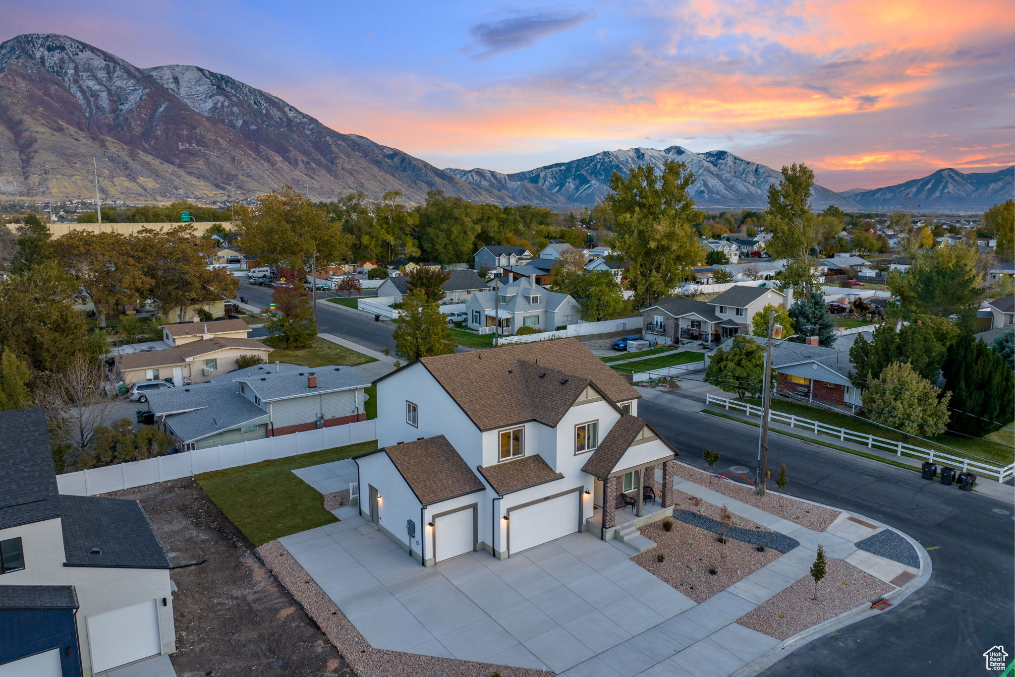 Aerial view at dusk featuring a mountain view