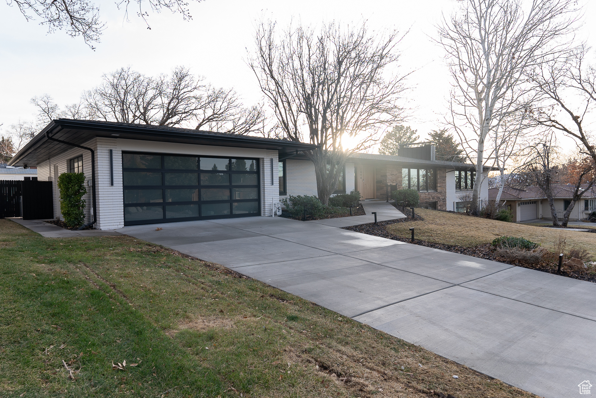 View of front of house featuring a front lawn