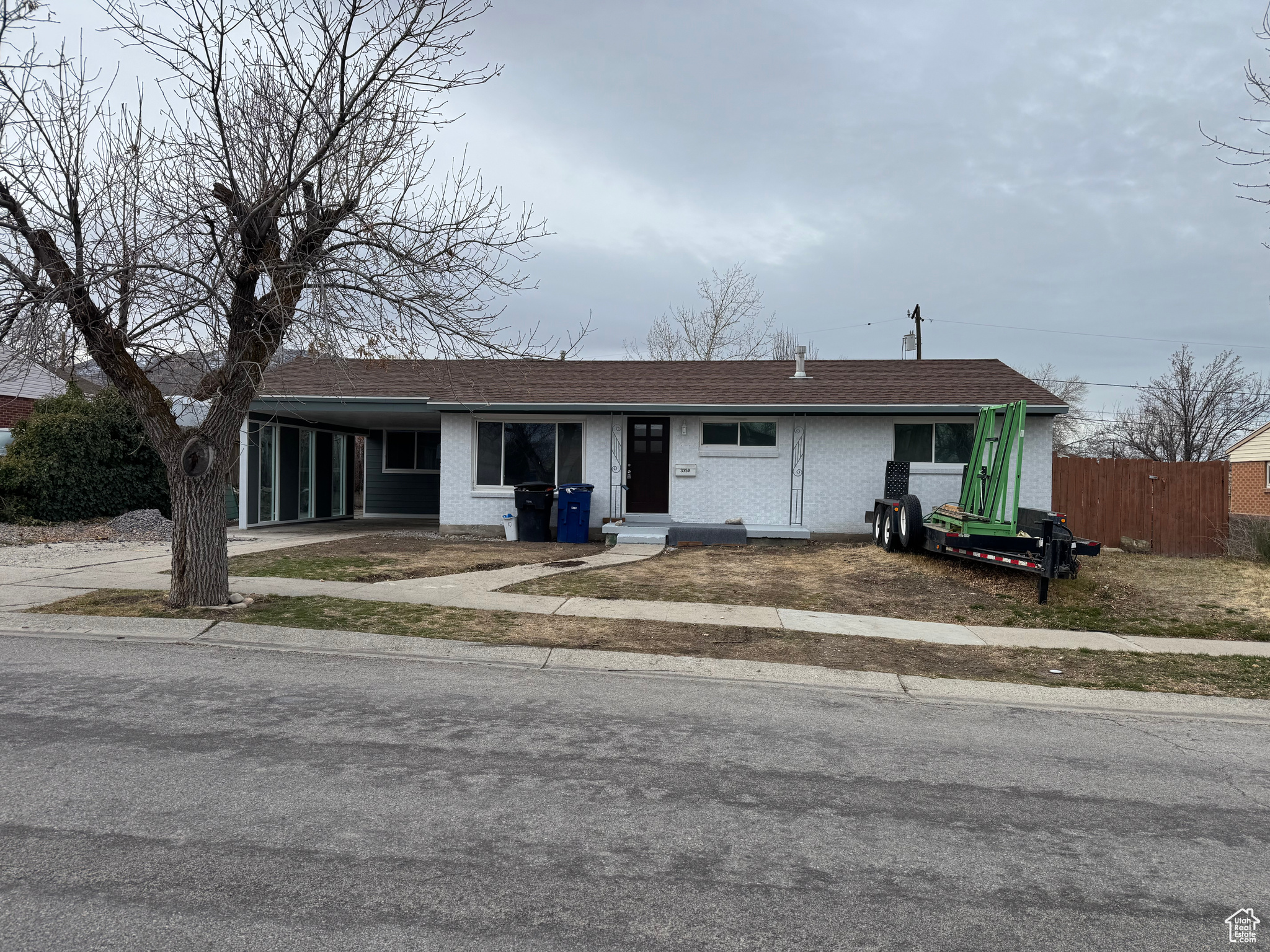 Single story home featuring a carport