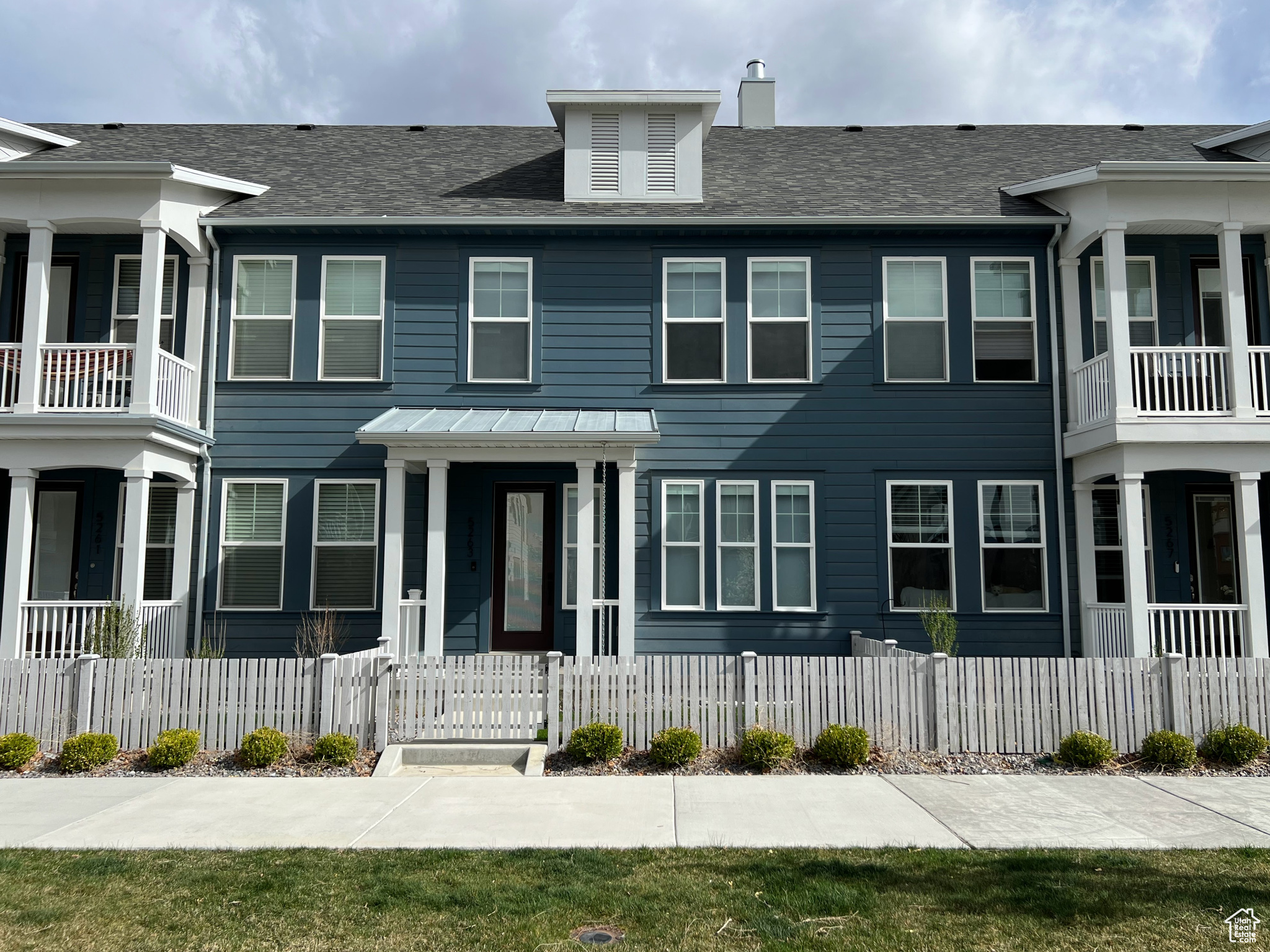 View of front of front facade